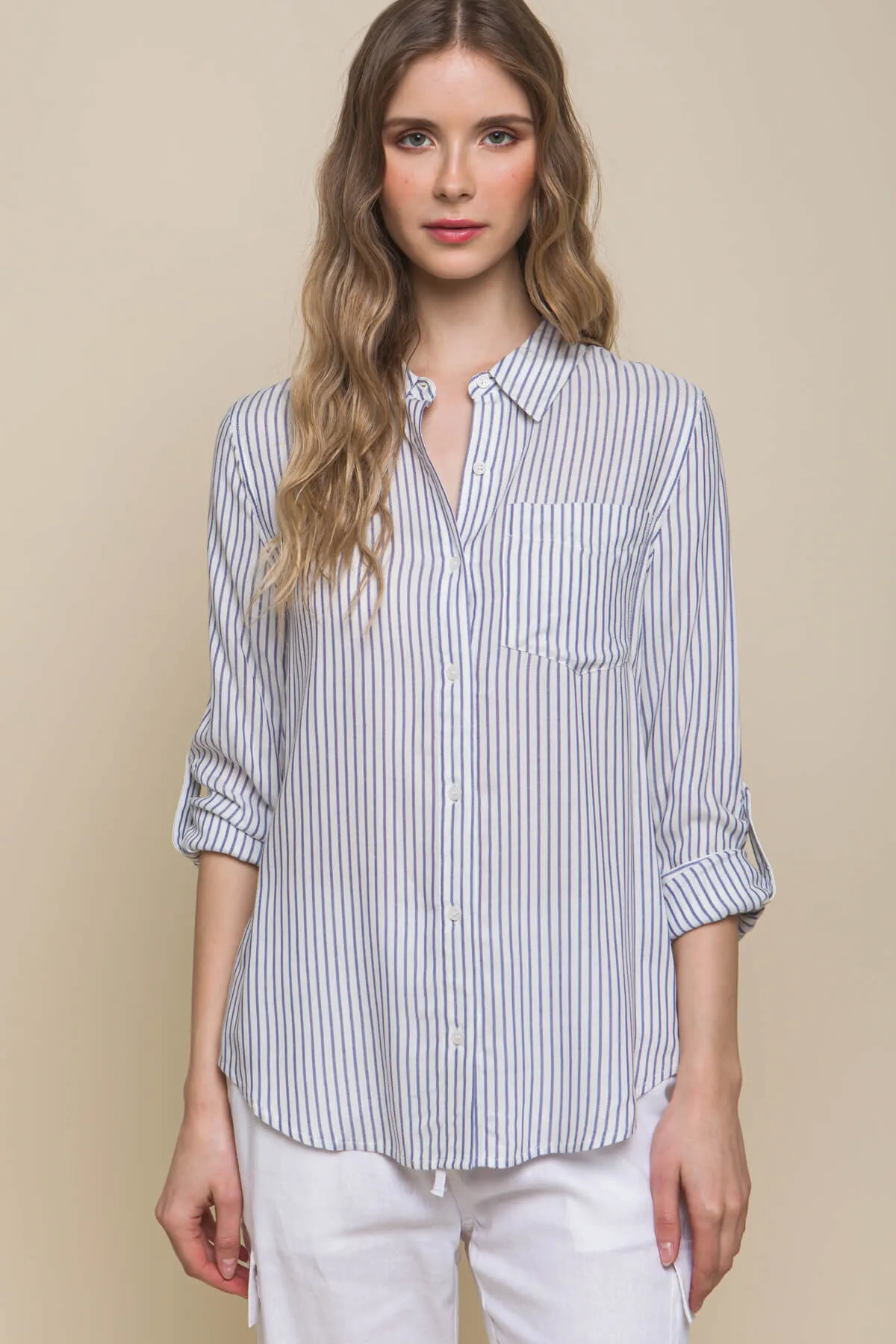 Blusa de rayas y mangas arrollables
