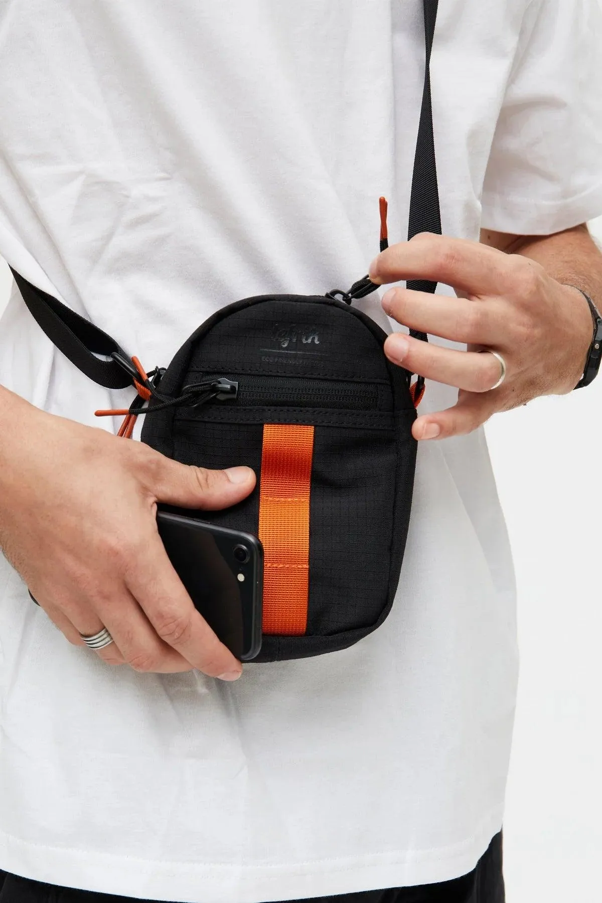 Bolso Lefrik Jan Side Bag Vandra Black Ripstop