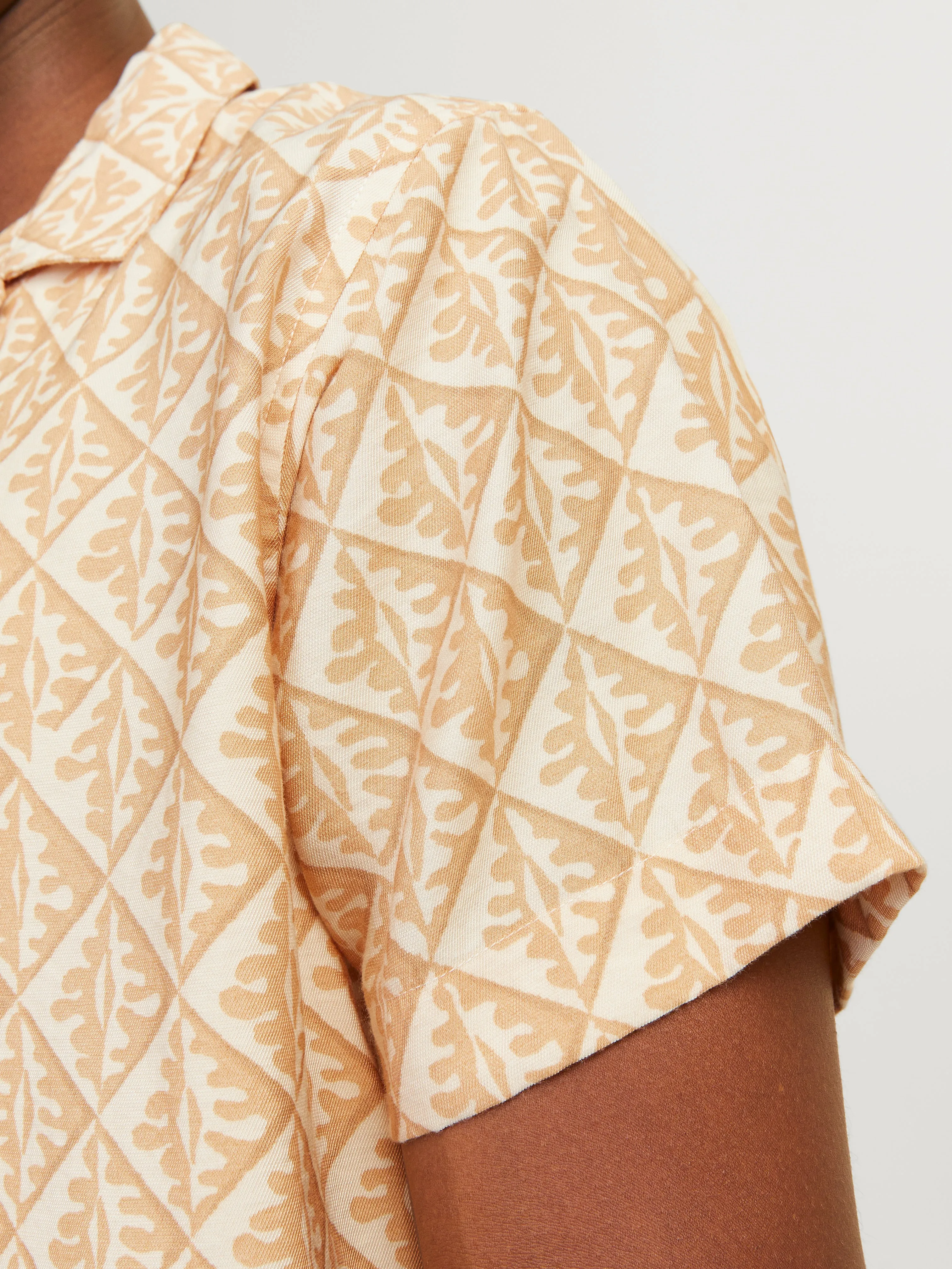 Camisa estilo resort Corte comfort | Amarillo intermedio | Jack & Jones®