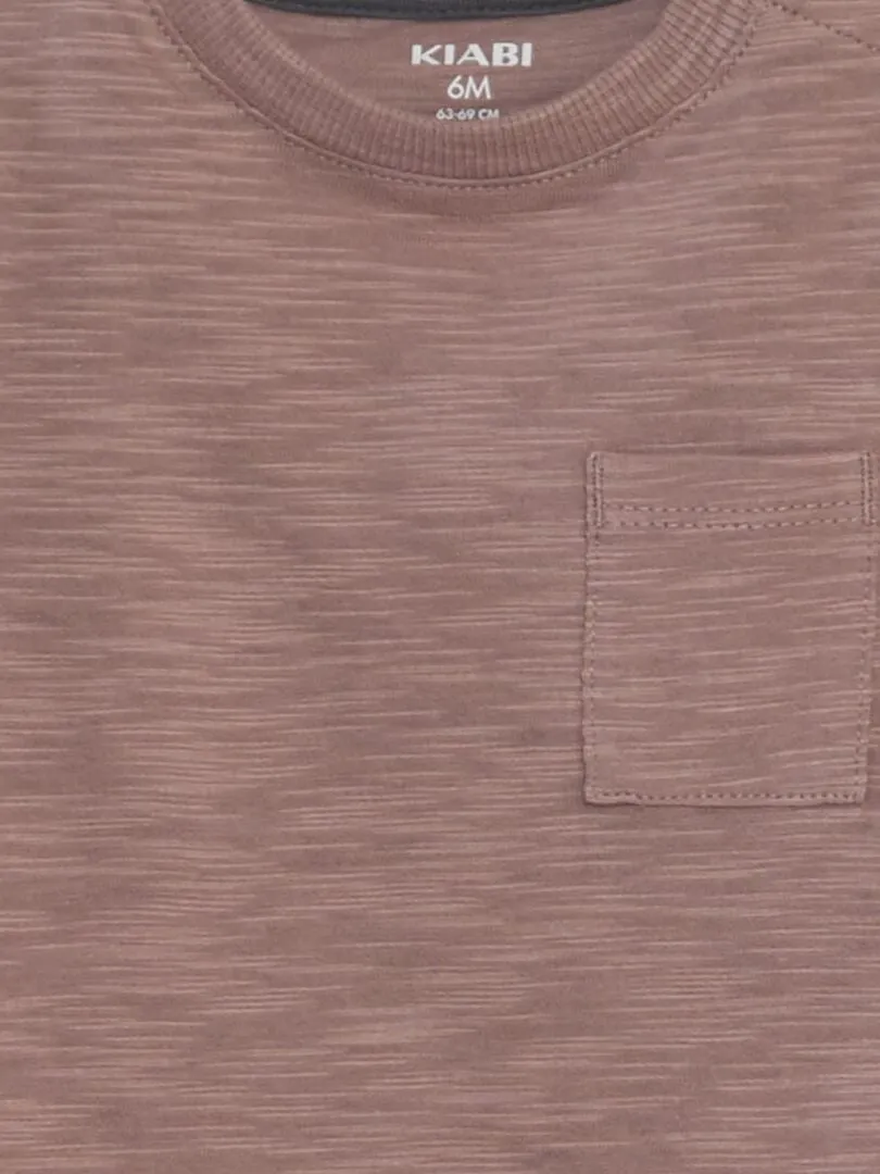 CAMISETA CON CUELLO REDONDO Y BOLSILLO  PURPURA