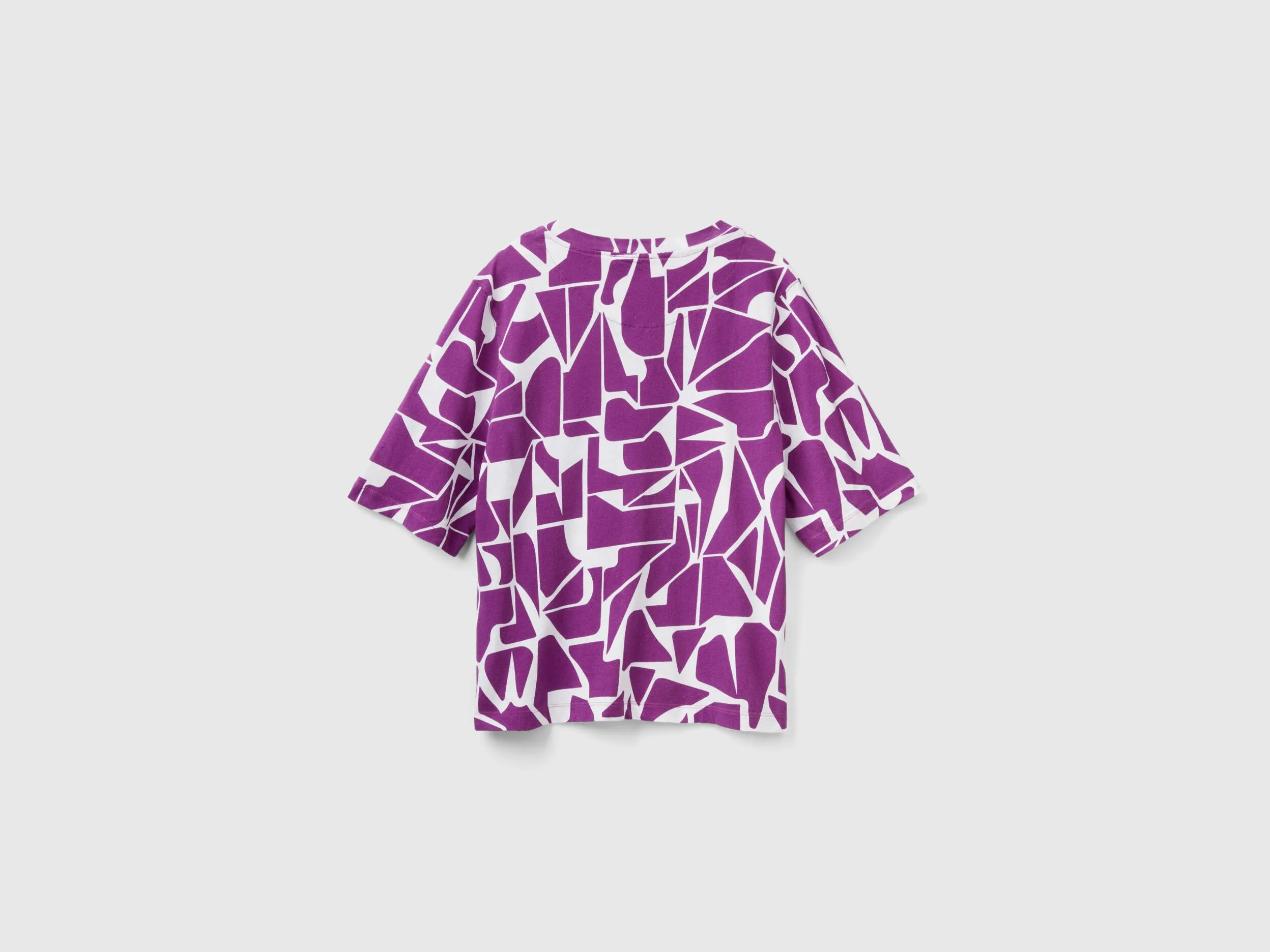 Camiseta con estampado geométrico