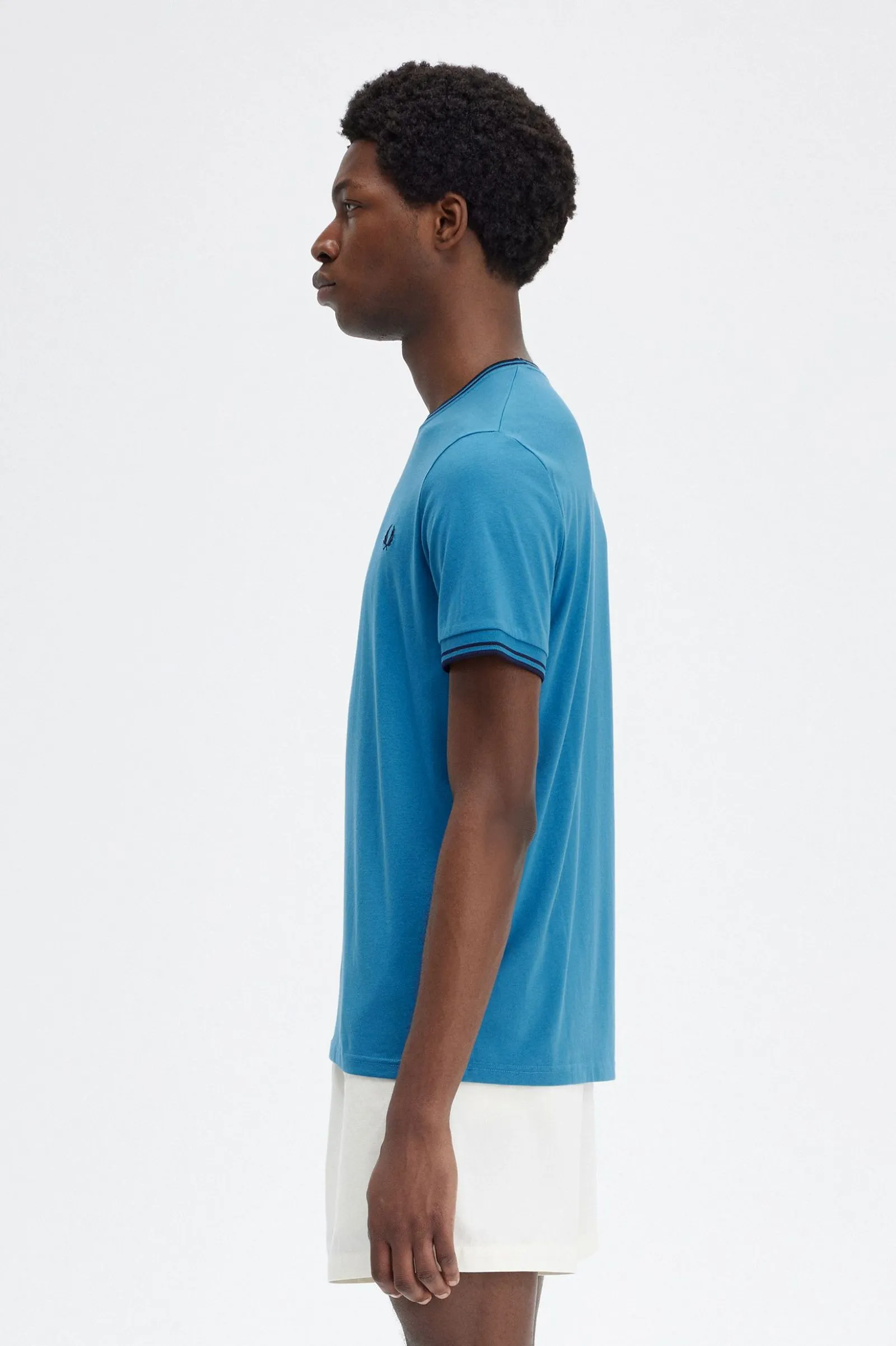 Camiseta con ribete con dos franjas