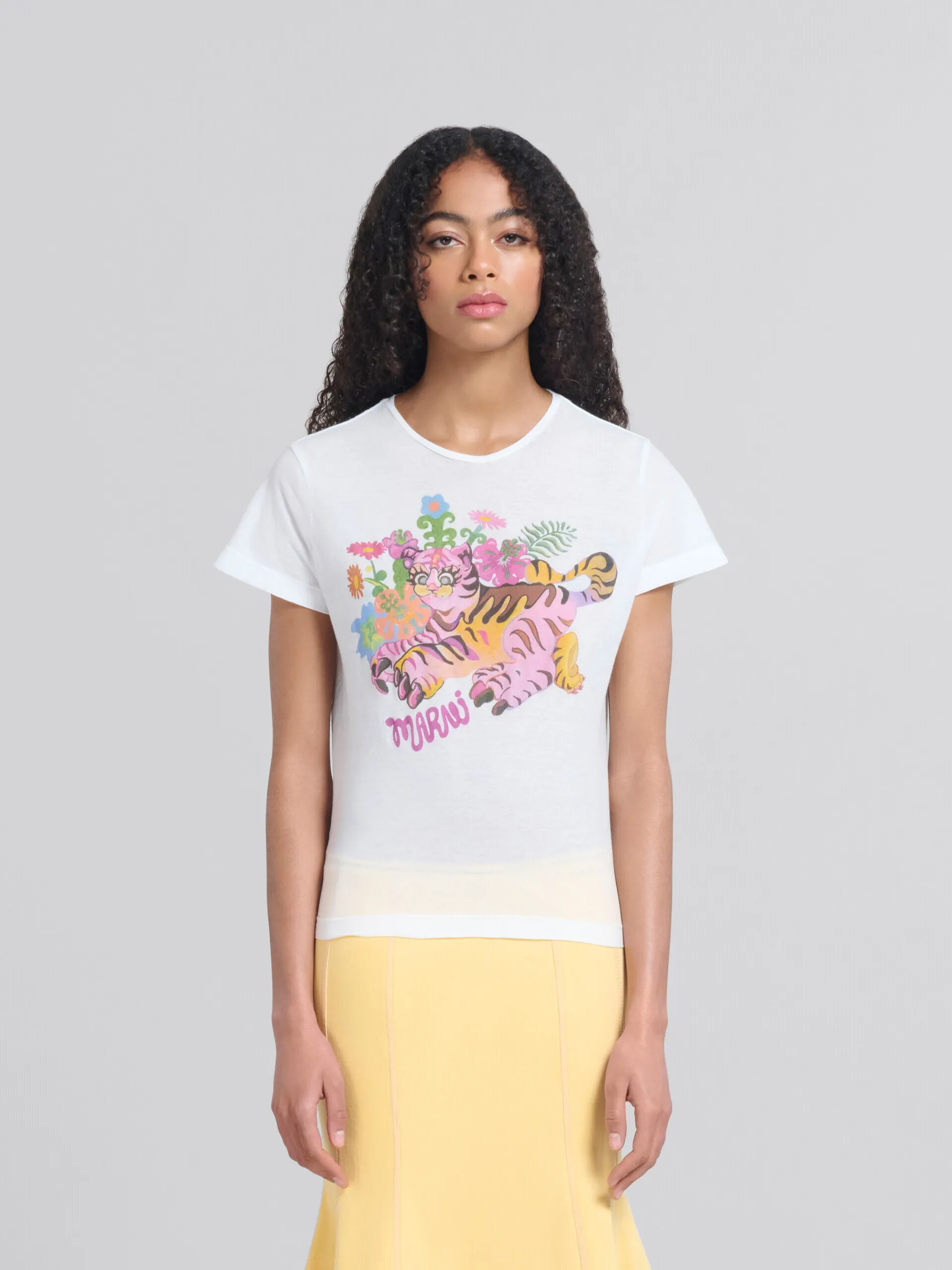 Camiseta de corte slim de algodón orgánico blanca con estampado