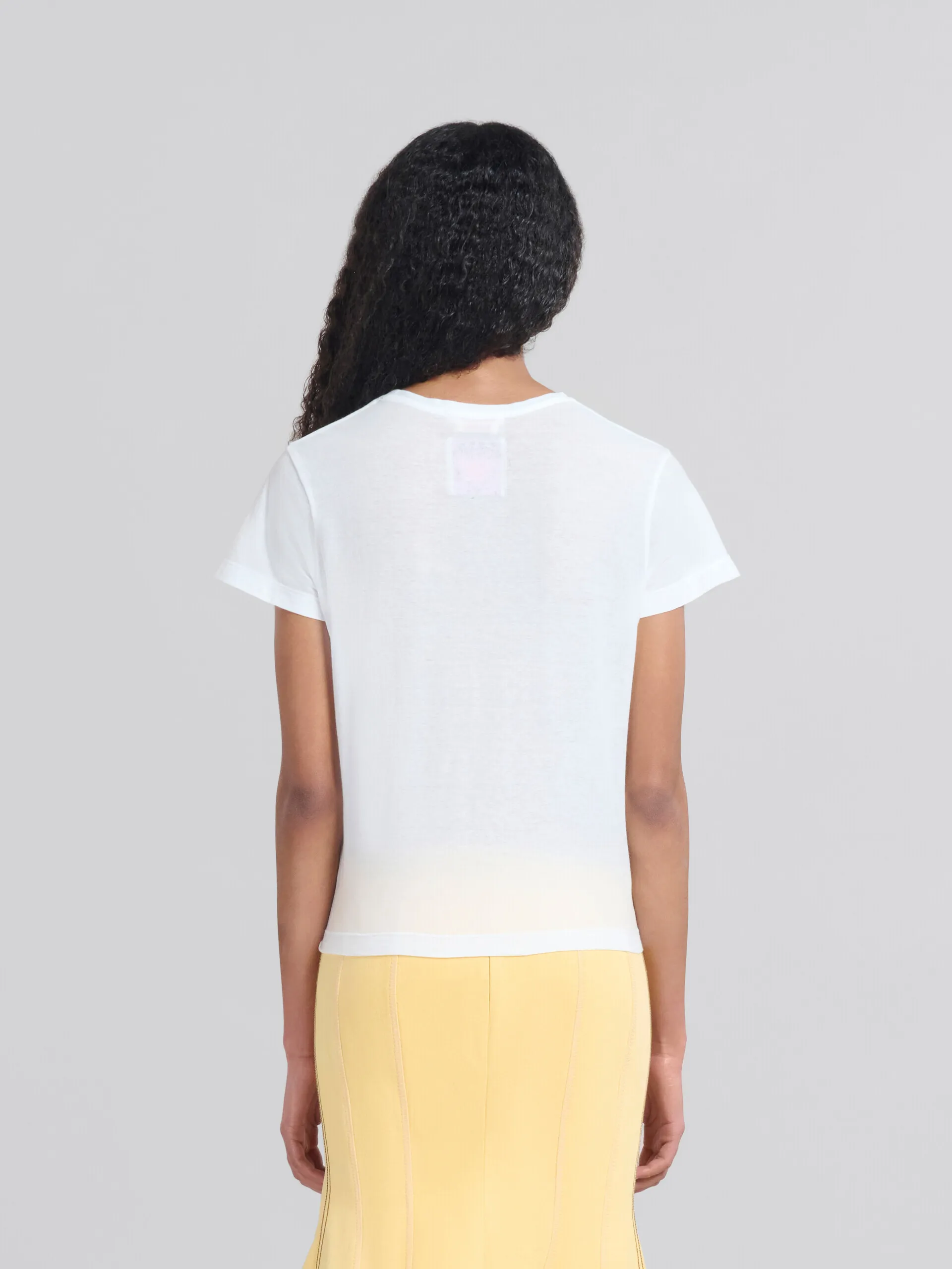 Camiseta de corte slim de algodón orgánico blanca con estampado