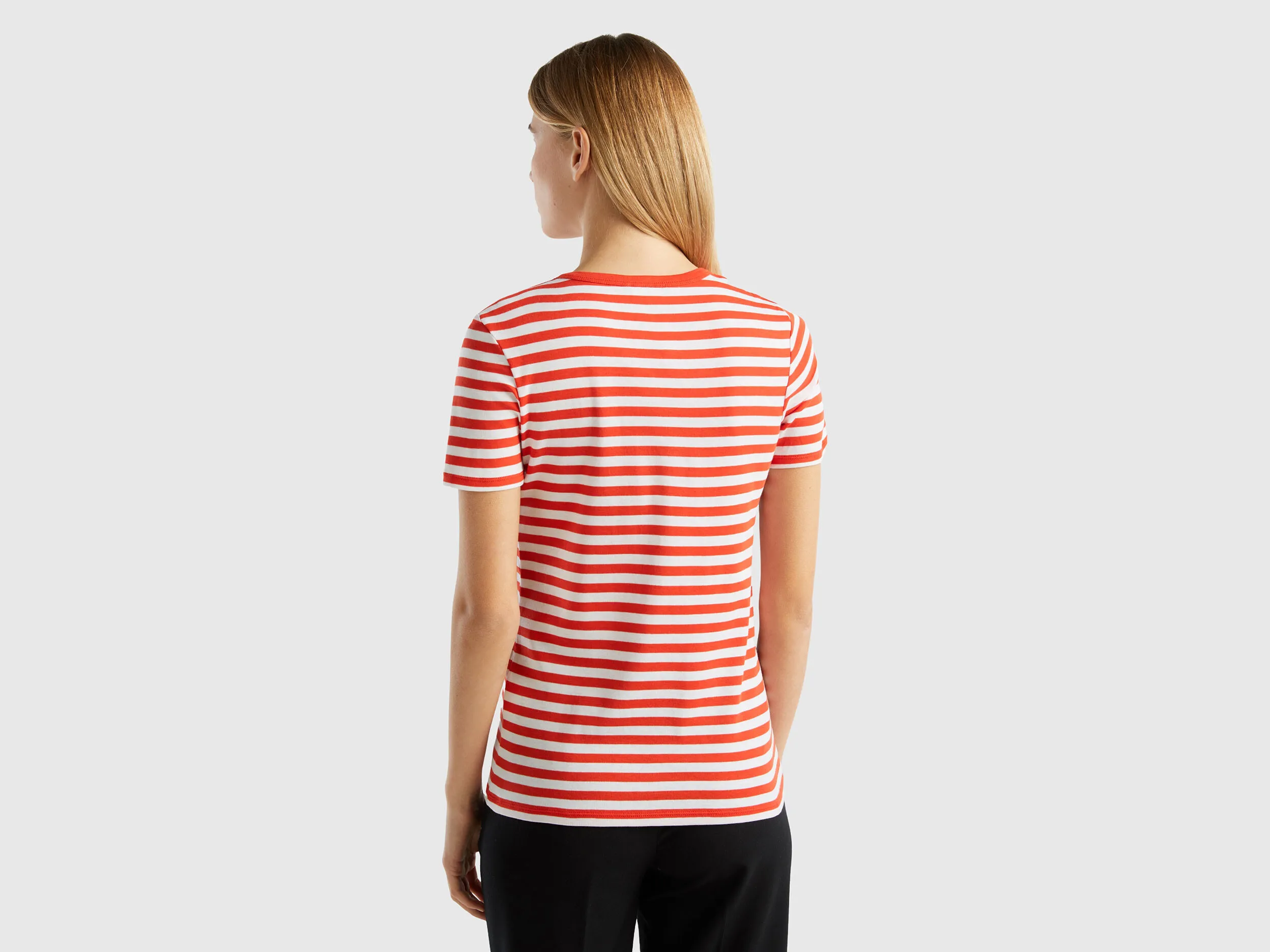 Camiseta de cuello redondo a rayas