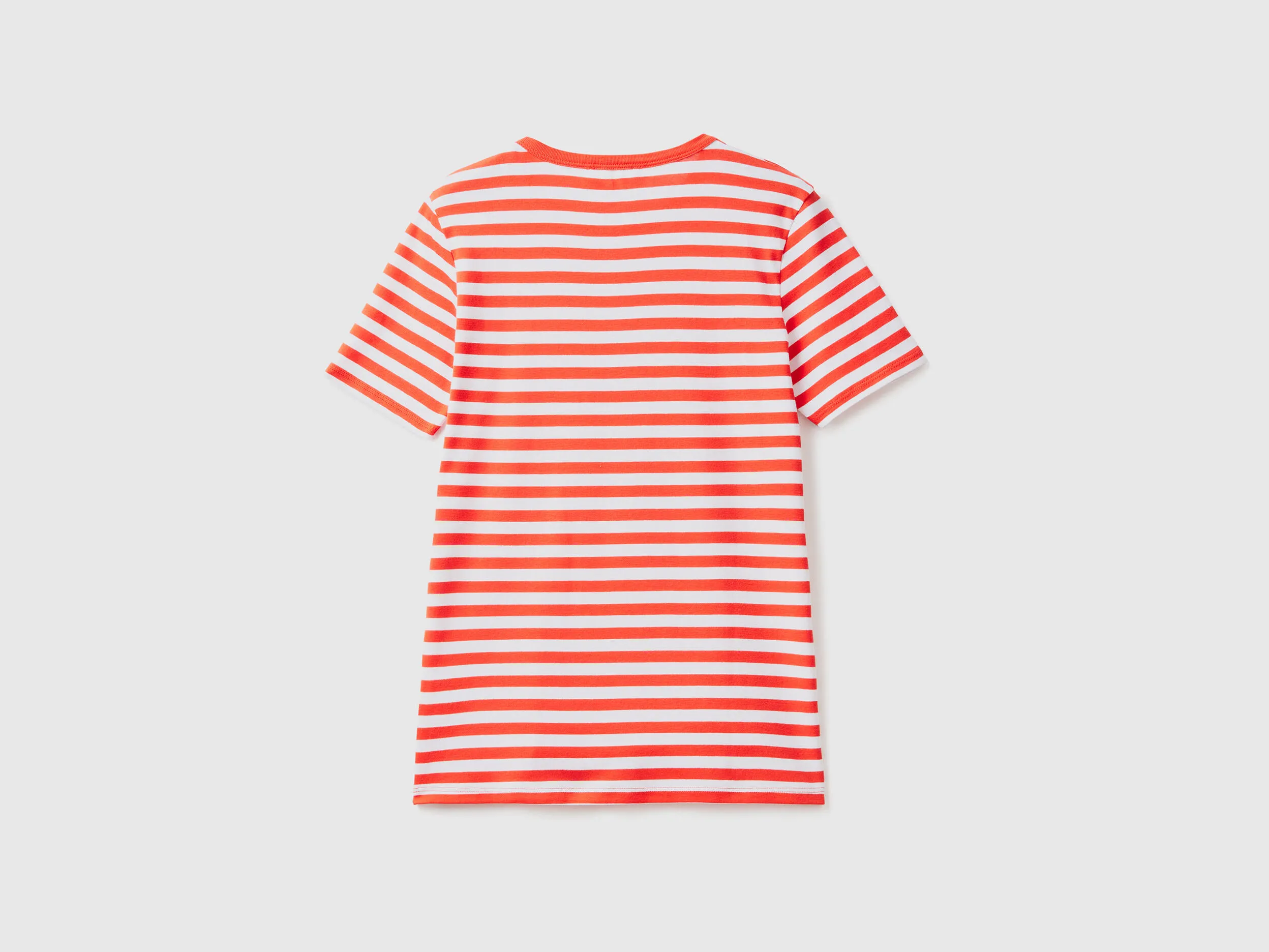 Camiseta de cuello redondo a rayas