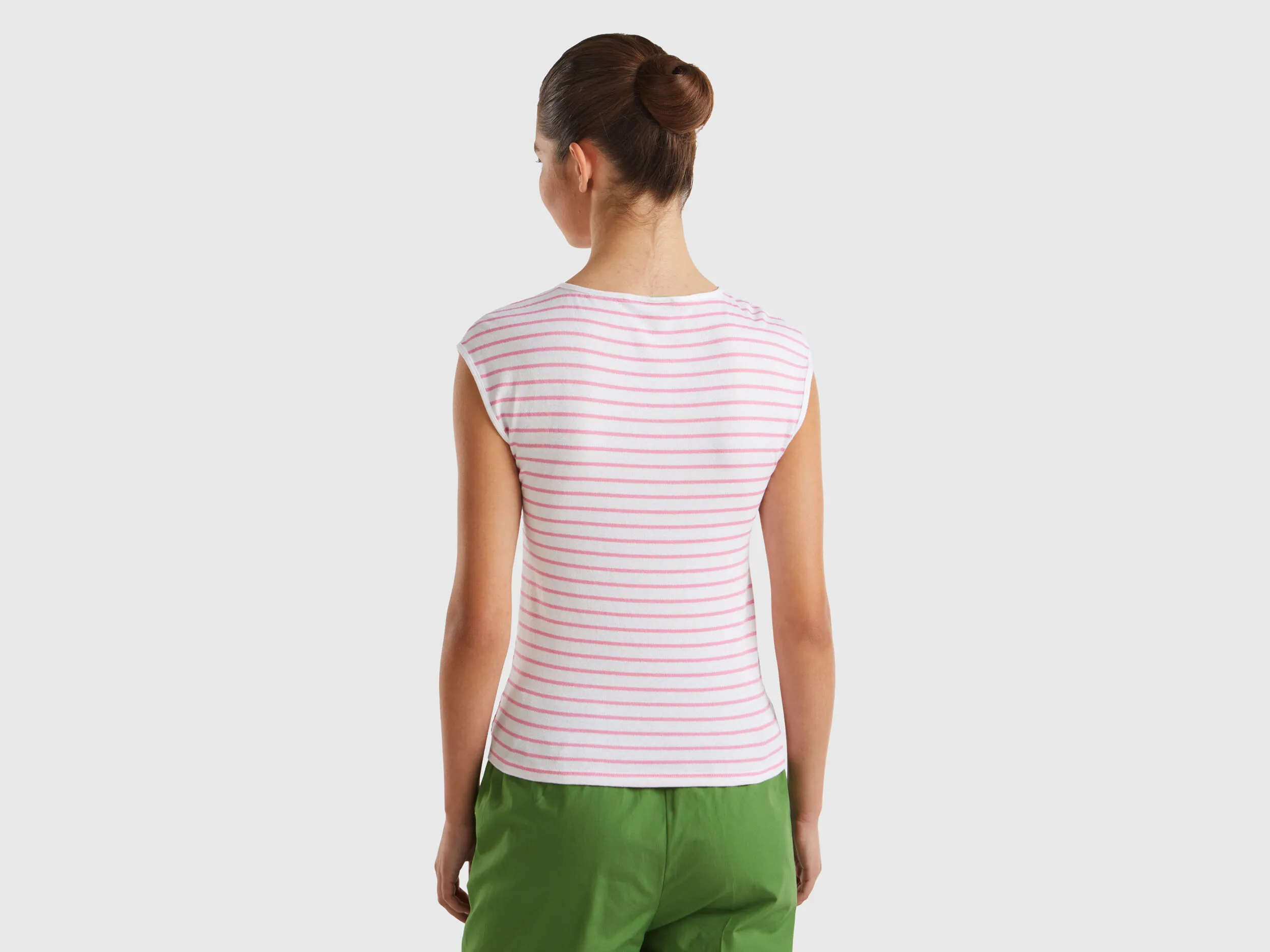 Camiseta de rayas con nudo