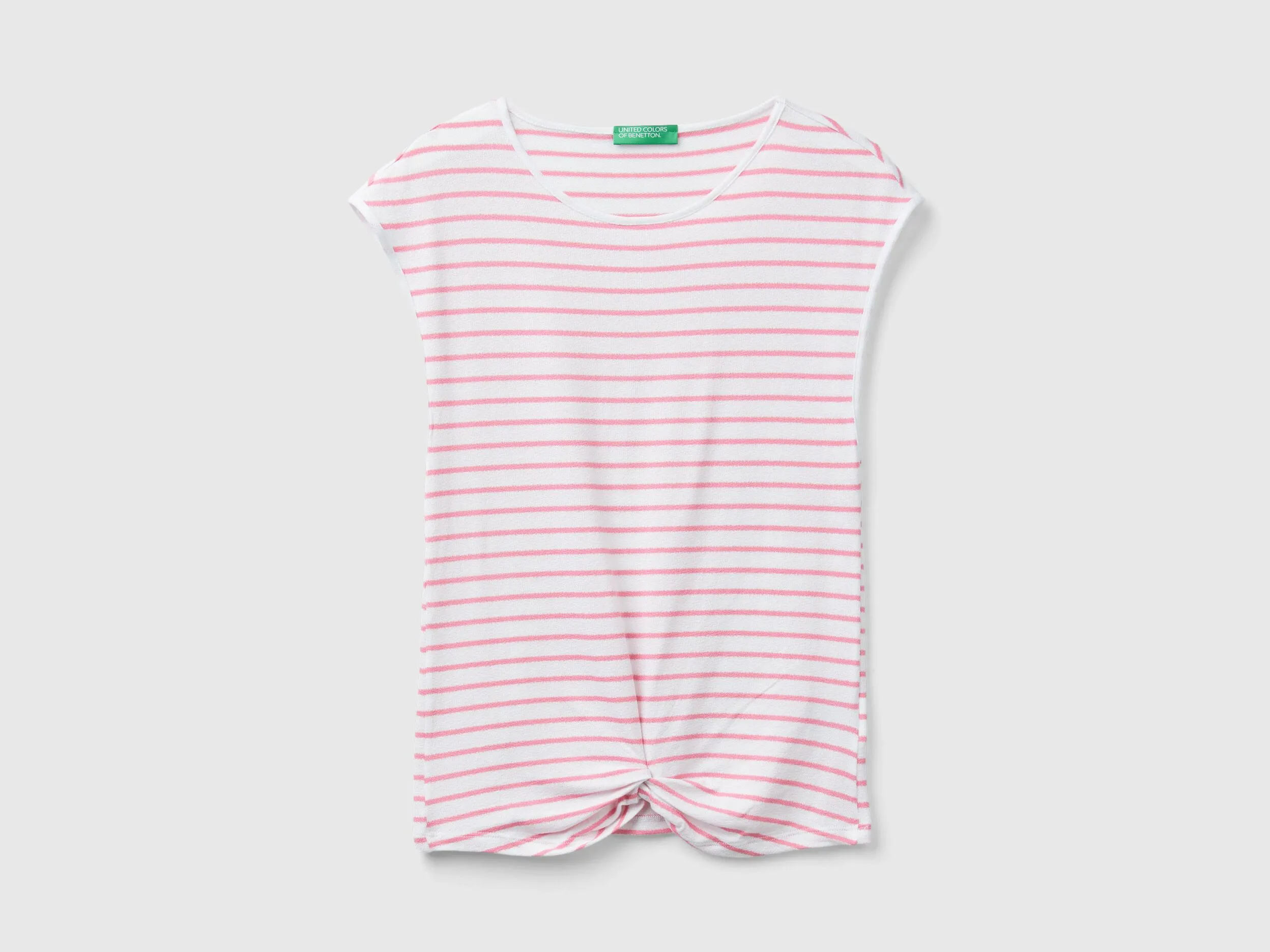 Camiseta de rayas con nudo