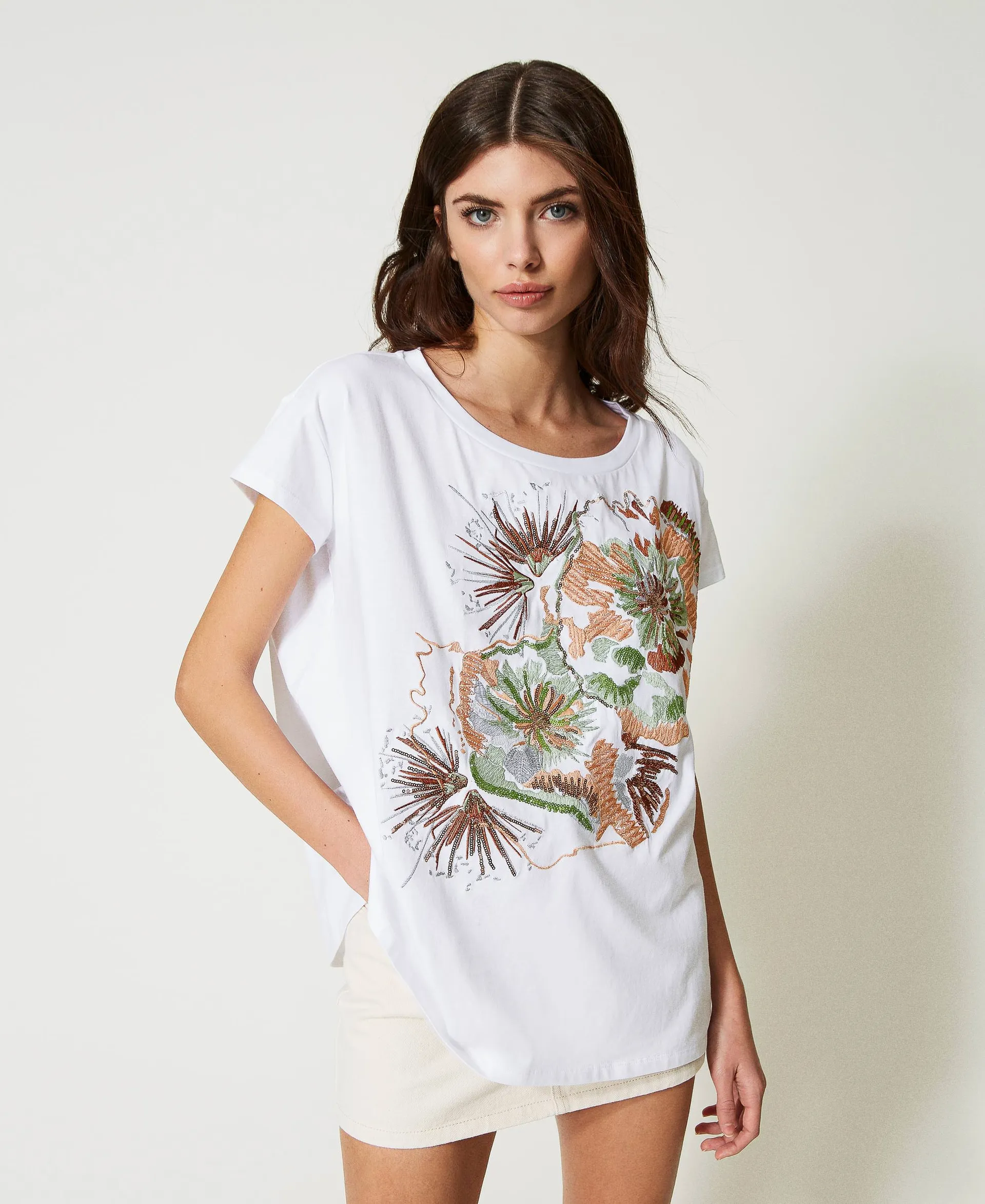 Camiseta oversize con bordado