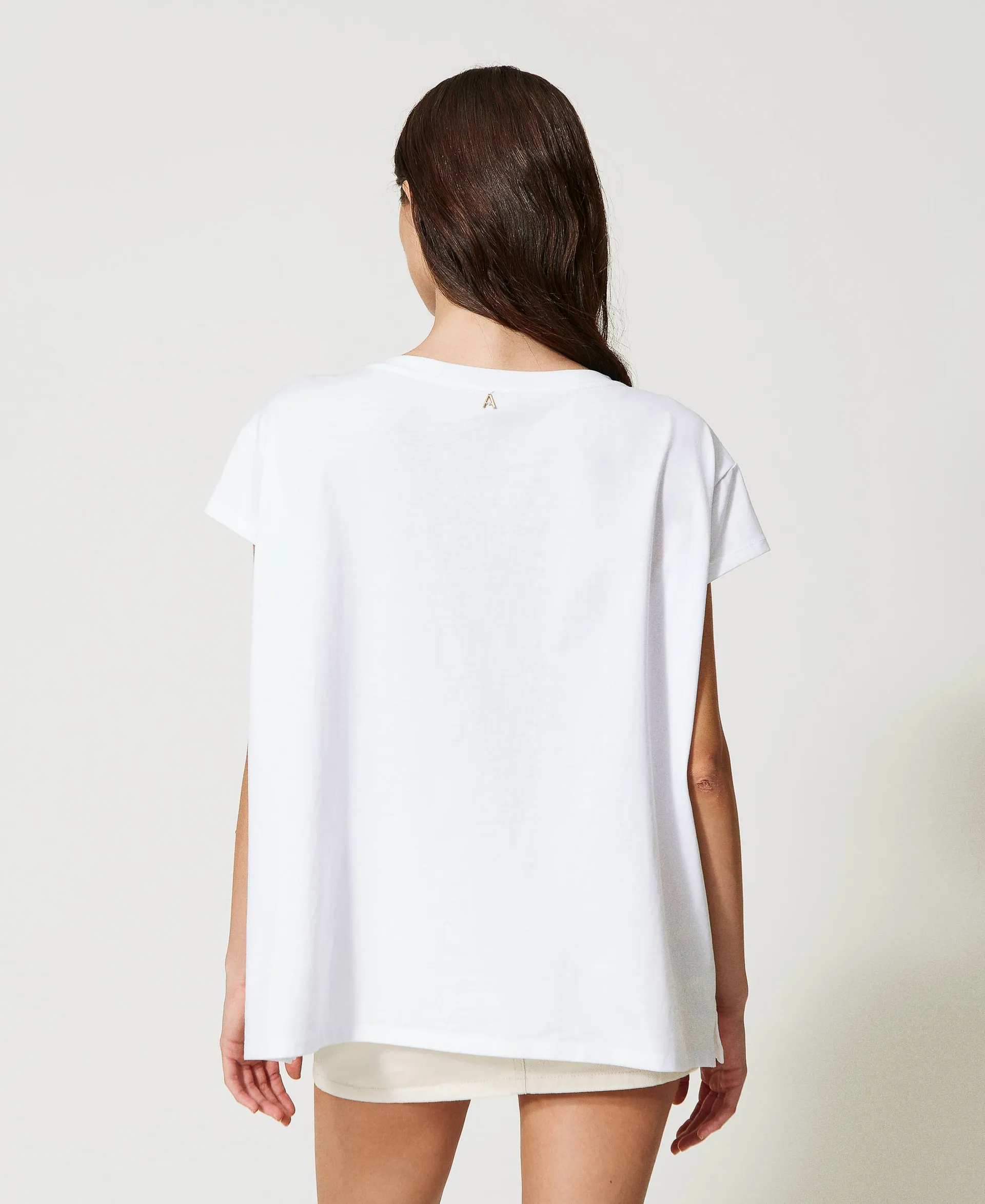 Camiseta oversize con bordado