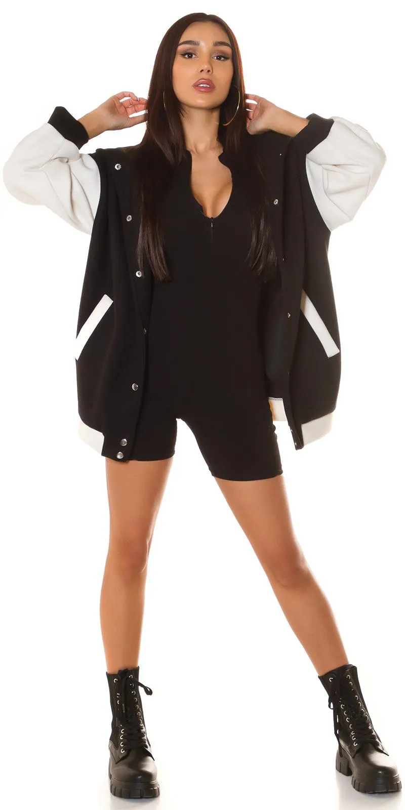 Chaqueta colegial moderna con capucha