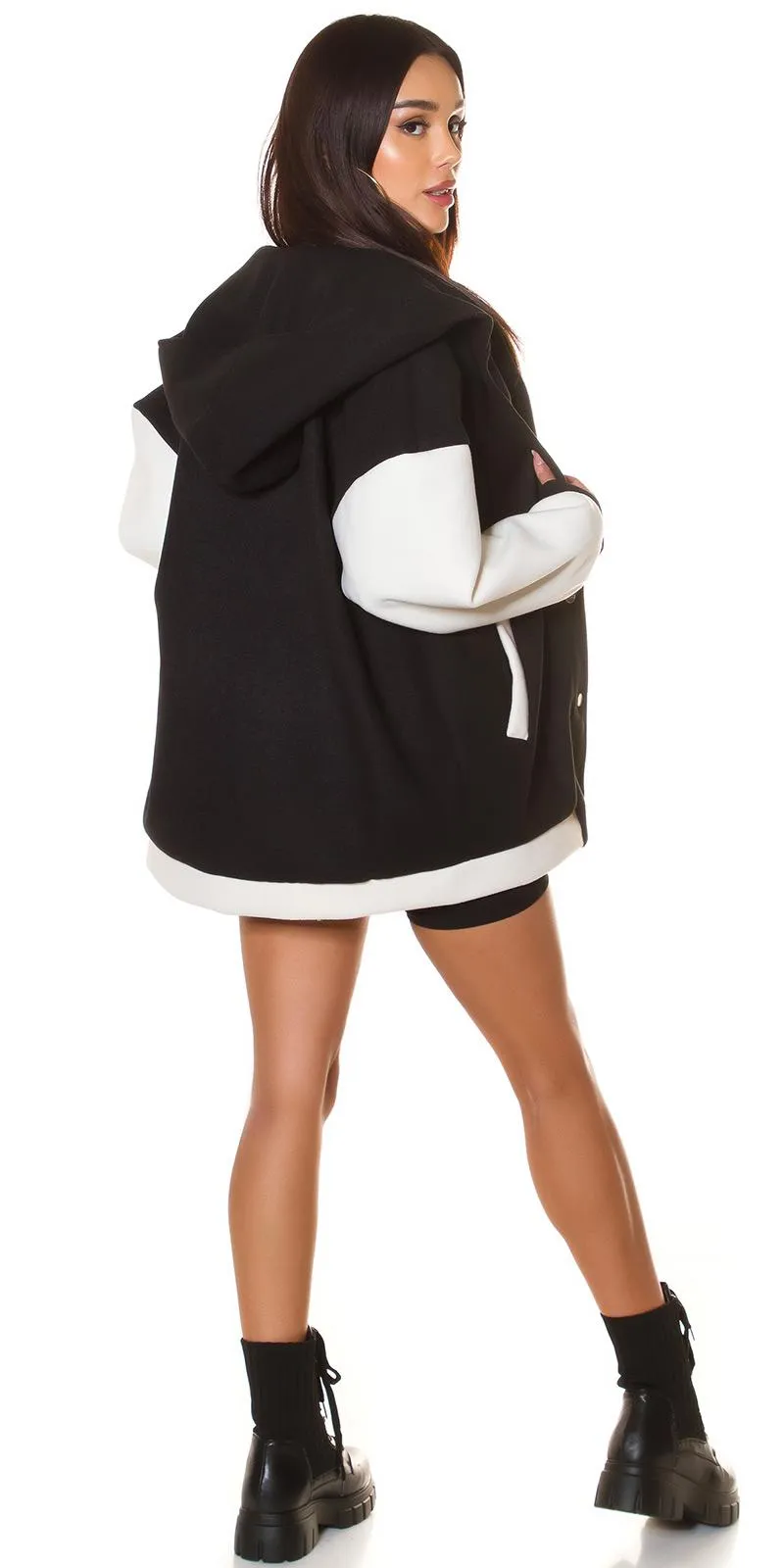 Chaqueta colegial moderna con capucha