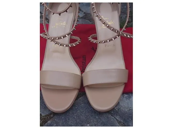 Christian Louboutin Choca Lux Desnudo 40.5 US 10.5 Beige 
