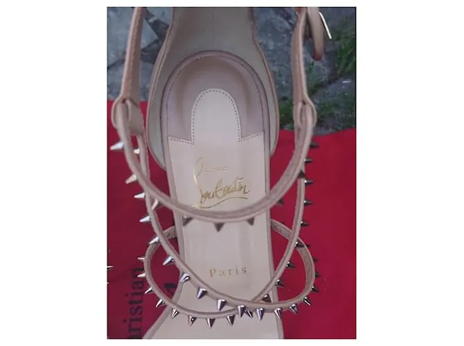 Christian Louboutin Choca Lux Desnudo 40.5 US 10.5 Beige 