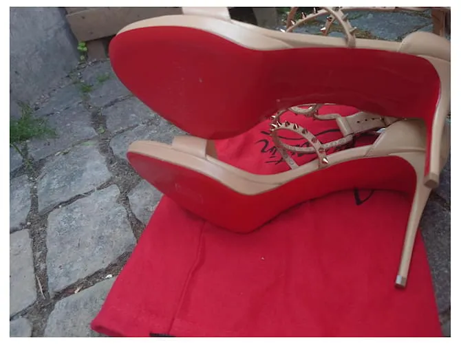 Christian Louboutin Choca Lux Desnudo 40.5 US 10.5 Beige 