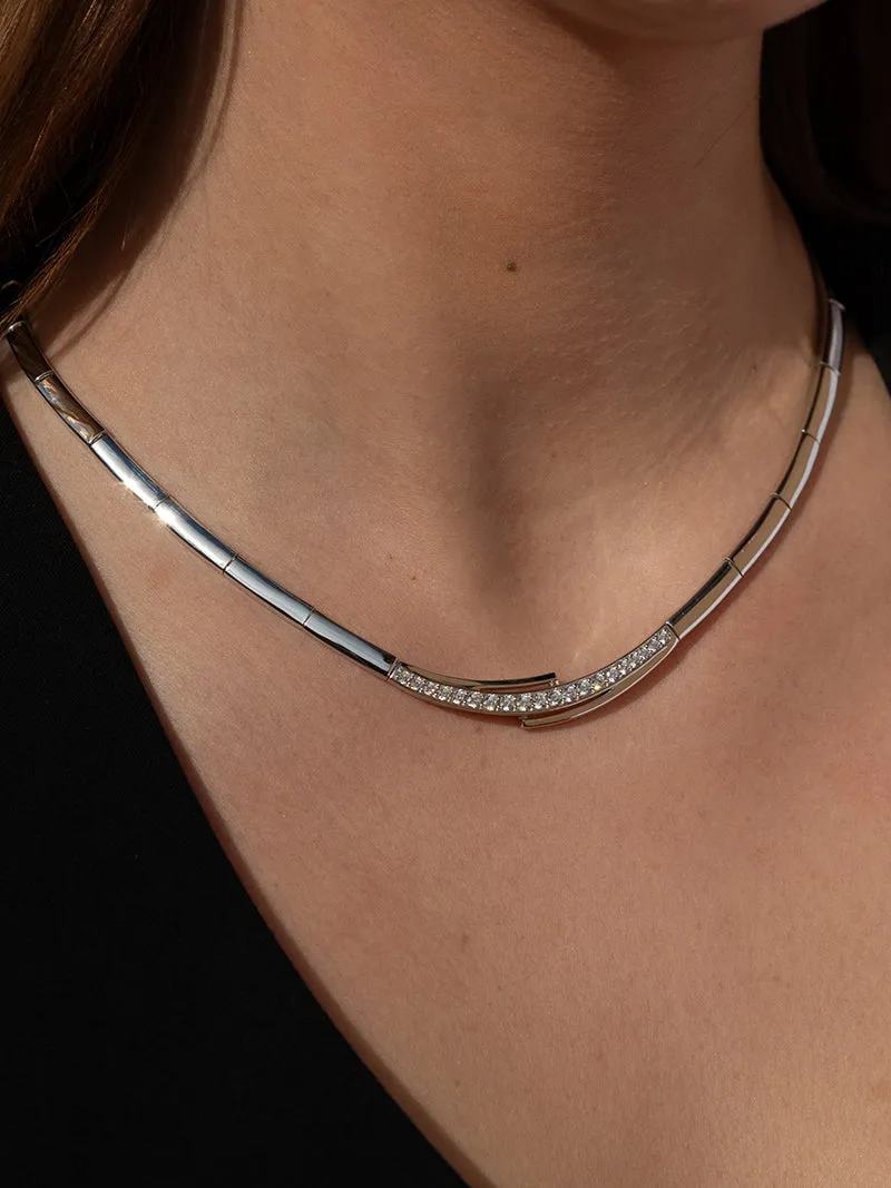 Collares fiesta de plata de bandas laterales inacabadas con detalle central de circonitas