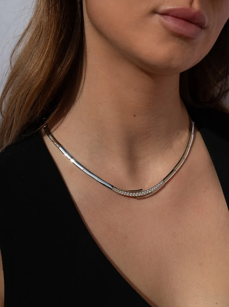 Collares fiesta de plata de bandas laterales inacabadas con detalle central de circonitas