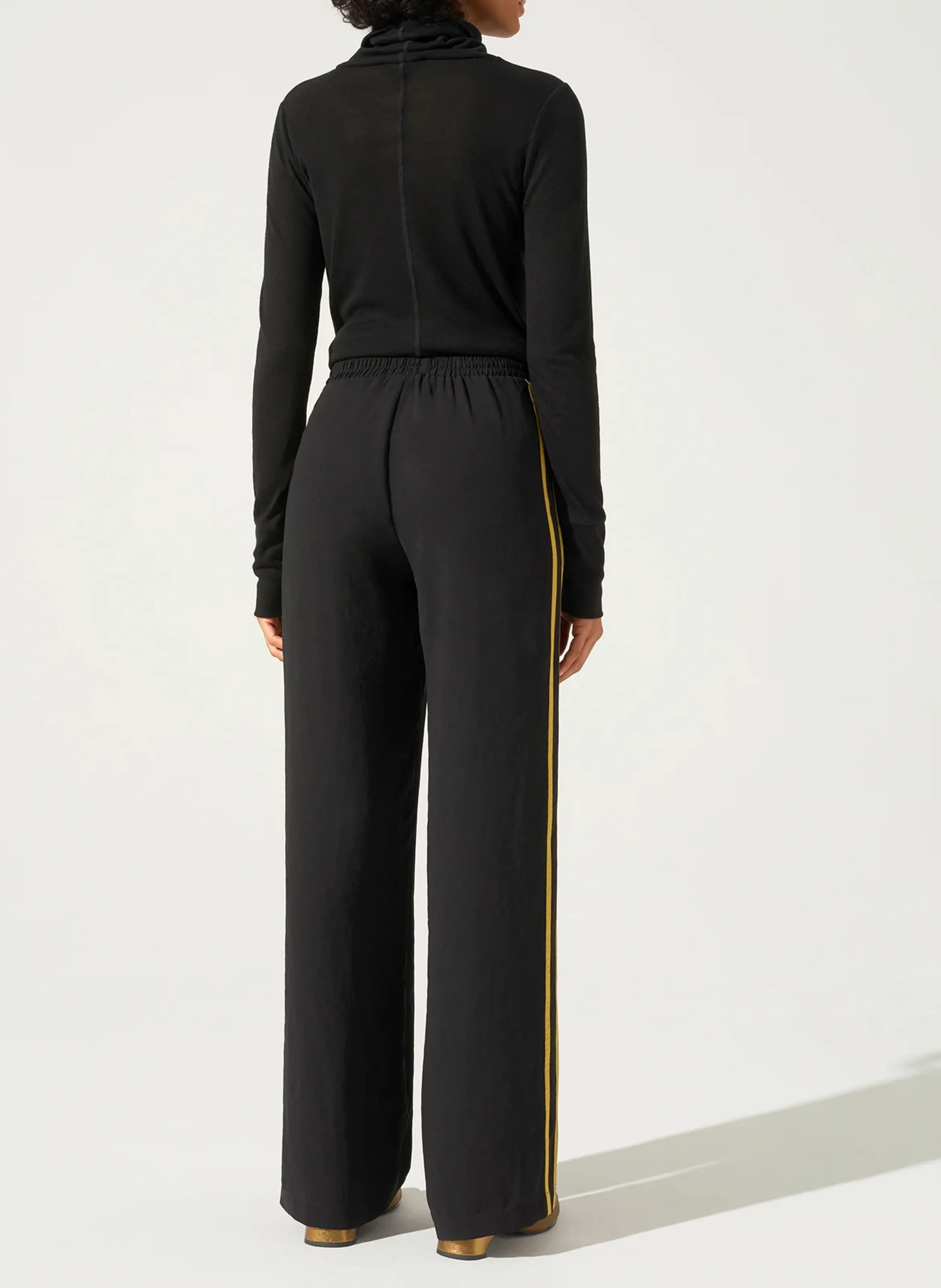 COTELAC Pantalón recto con smocks en negro