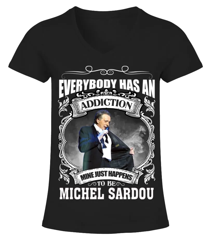 EVERYBODY HAS AN ADDICTION MINE JUST HAPPENS TO BE MICHEL SARDOU Camiseta cuello pico Mujer