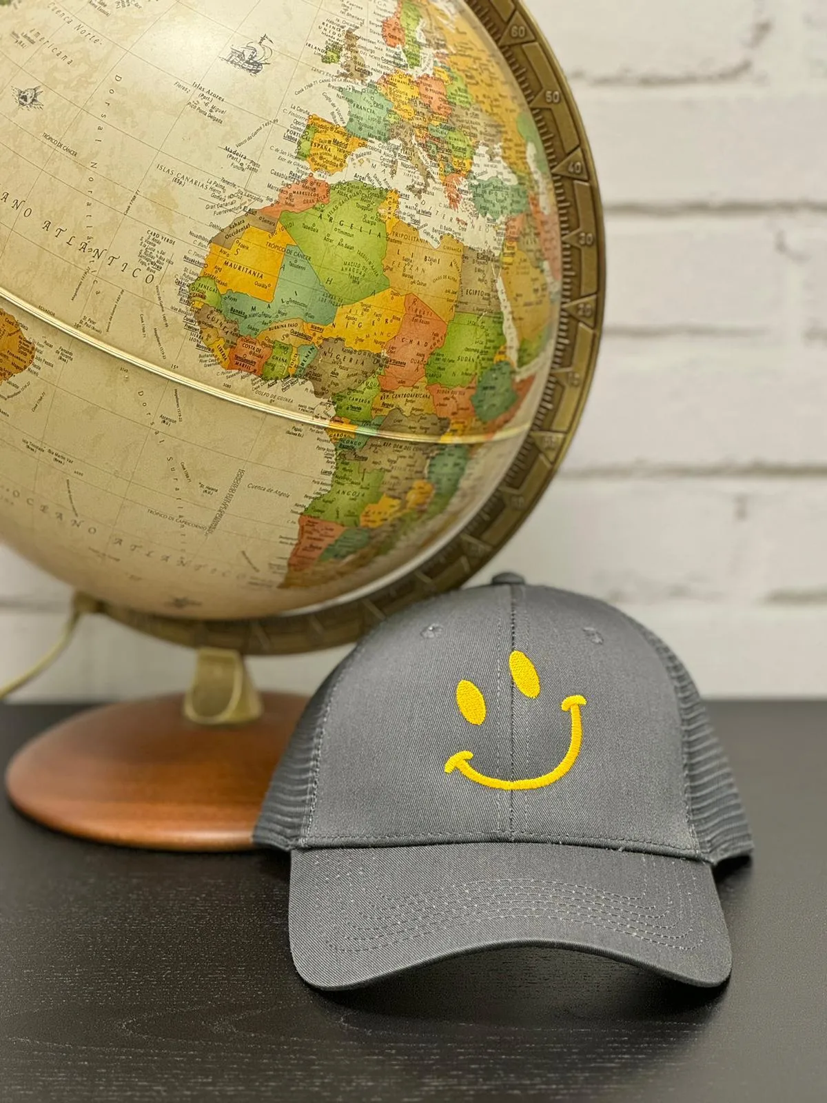 Gorra adulto trucker color gris grafito mod. Sonrisa 