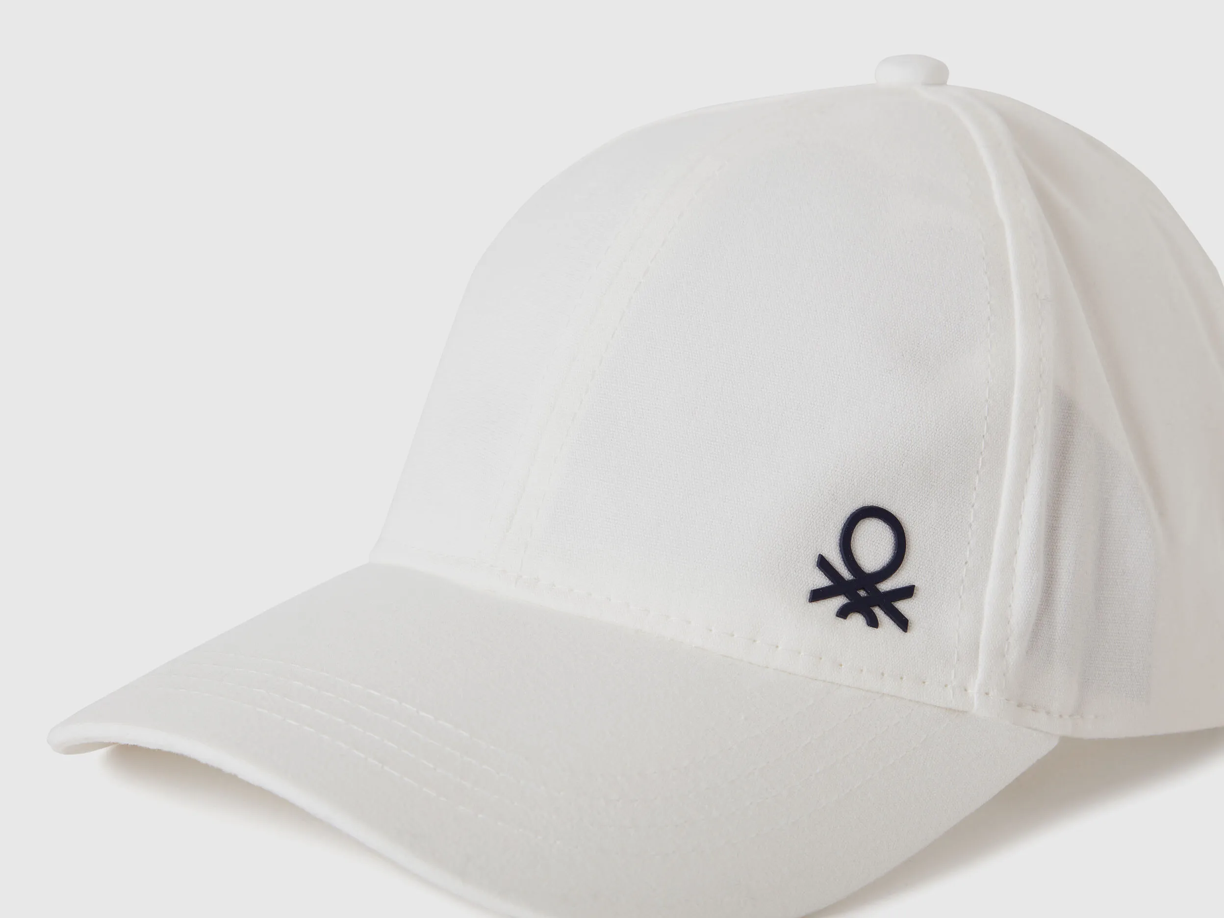 Gorra con visera