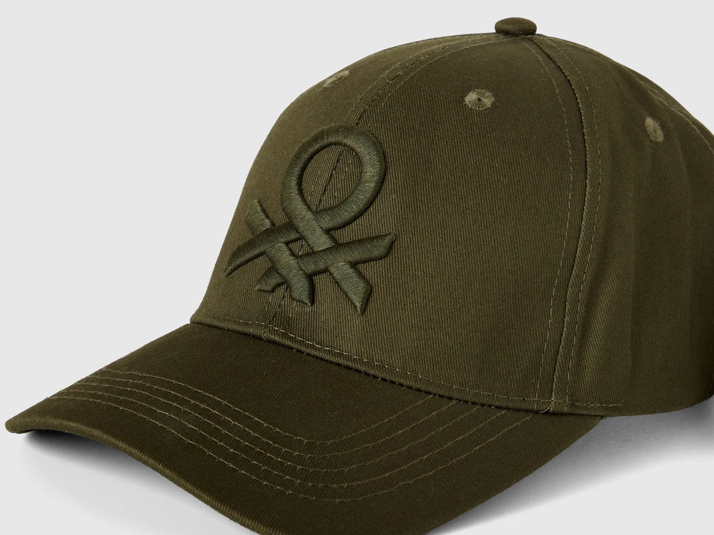 Gorra de béisbol con logotipo bordado