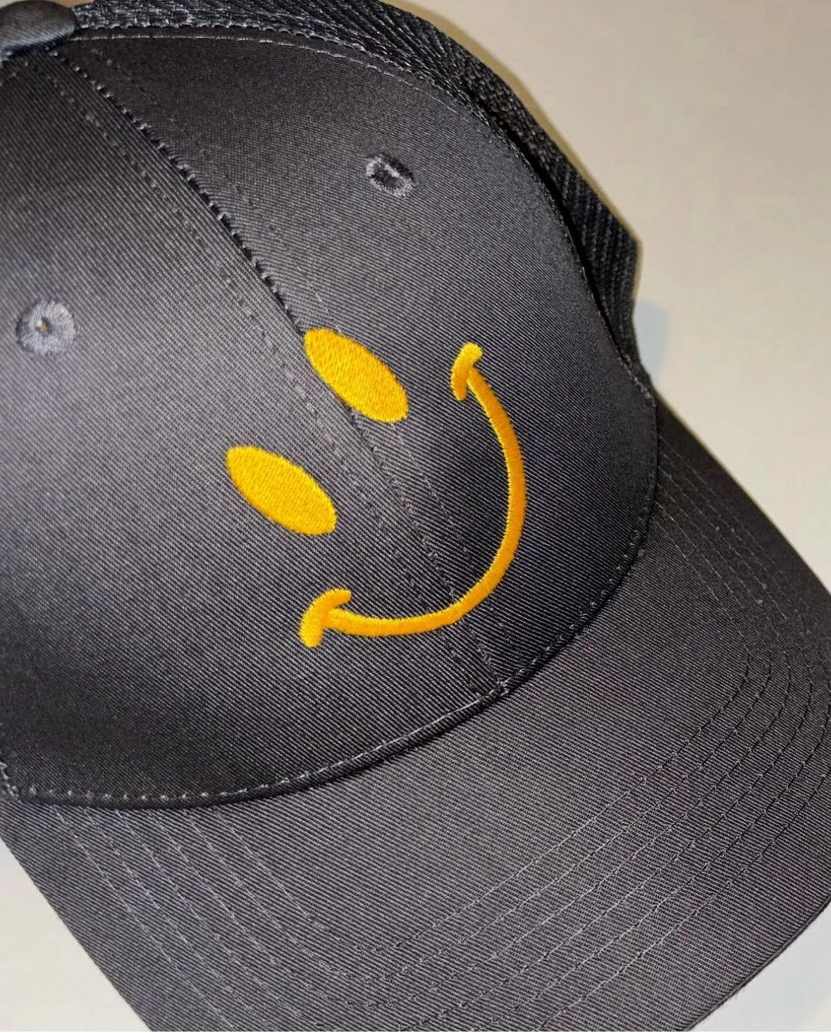 Gorra niños trucker color negro mod. Sonrisa