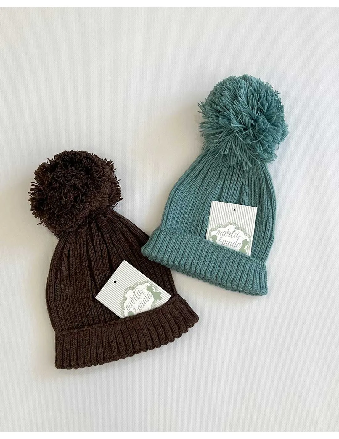 Gorro Canalé con Pompom Unisex Marta y Paula