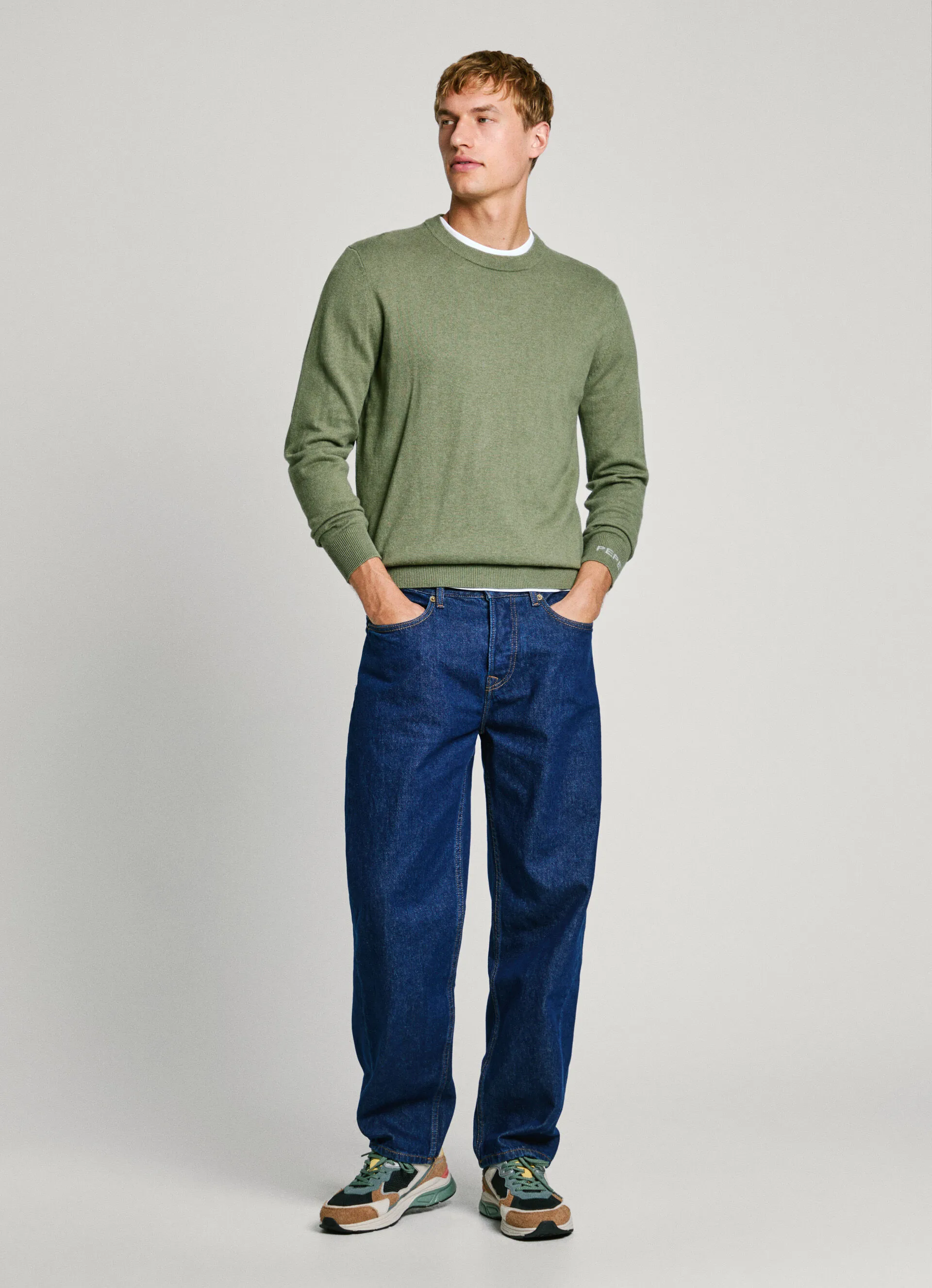 JEANS FIT LOOSE Y TIRO REGULAR  BARREL JEANS