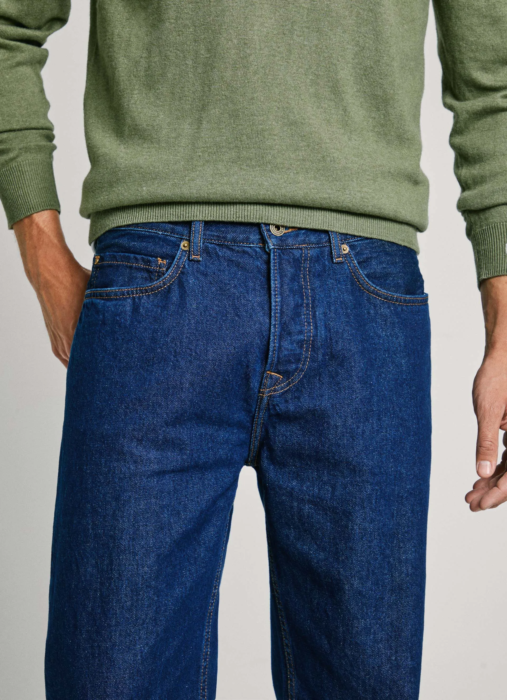JEANS FIT LOOSE Y TIRO REGULAR  BARREL JEANS
