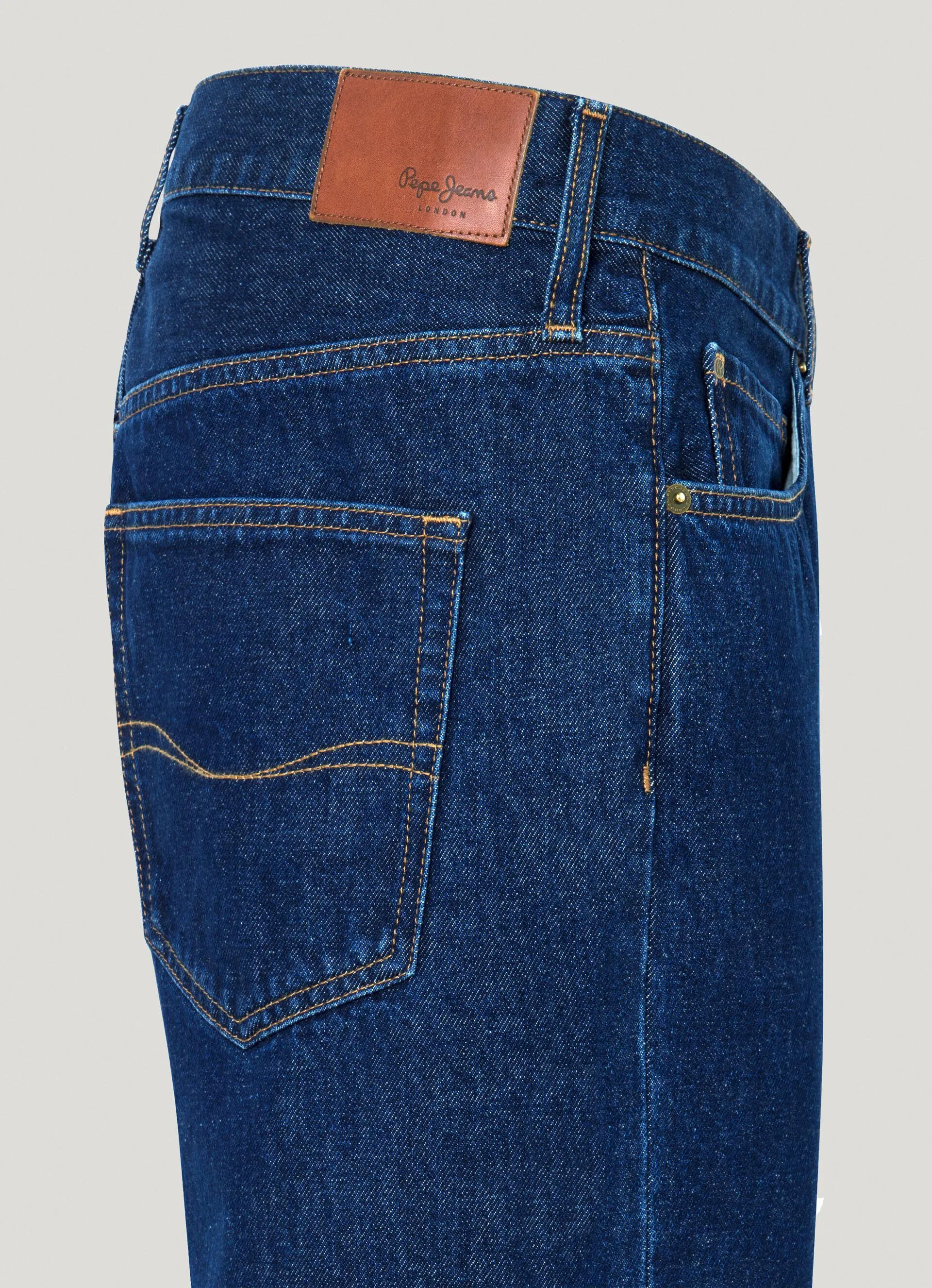 JEANS FIT LOOSE Y TIRO REGULAR  BARREL JEANS