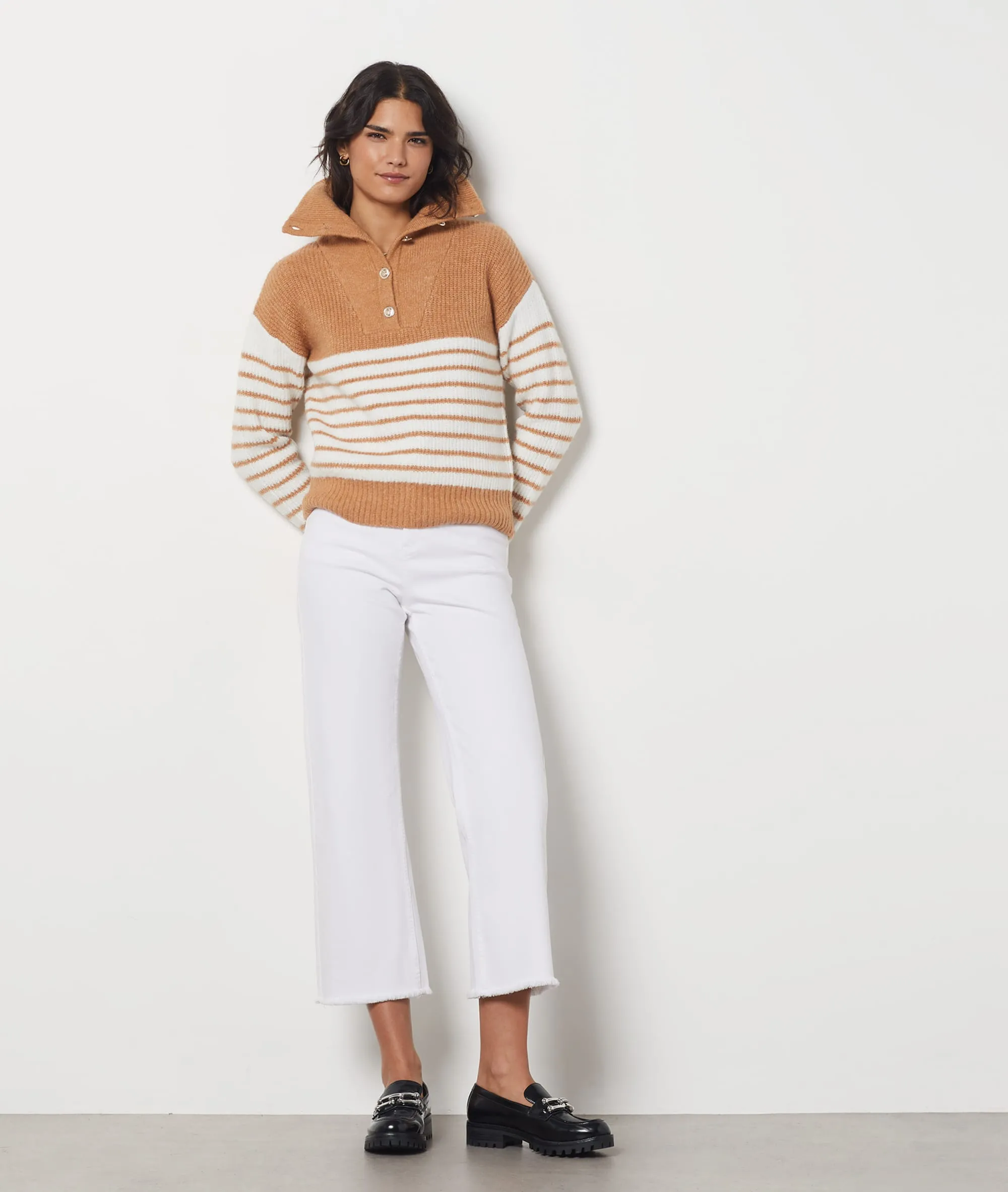 JERSEY CUELLO ALTO ESTAMPADO RAYAS ELIANE TAUPE  ETAM