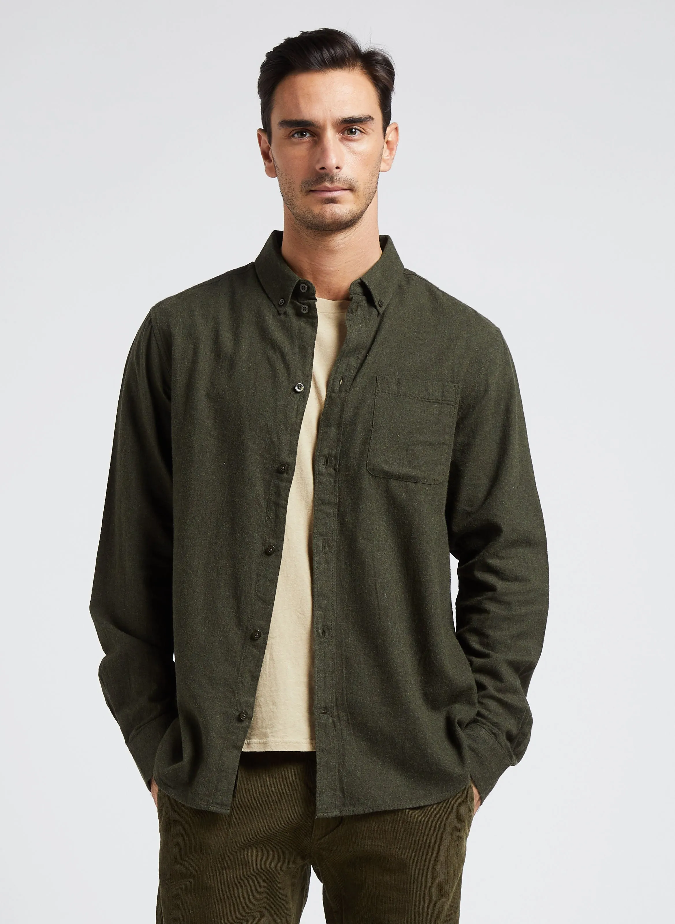 KNOWLEDGE COTTON APPAREL Camisa slim fit de algodón orgánico con cuello americano en verde
