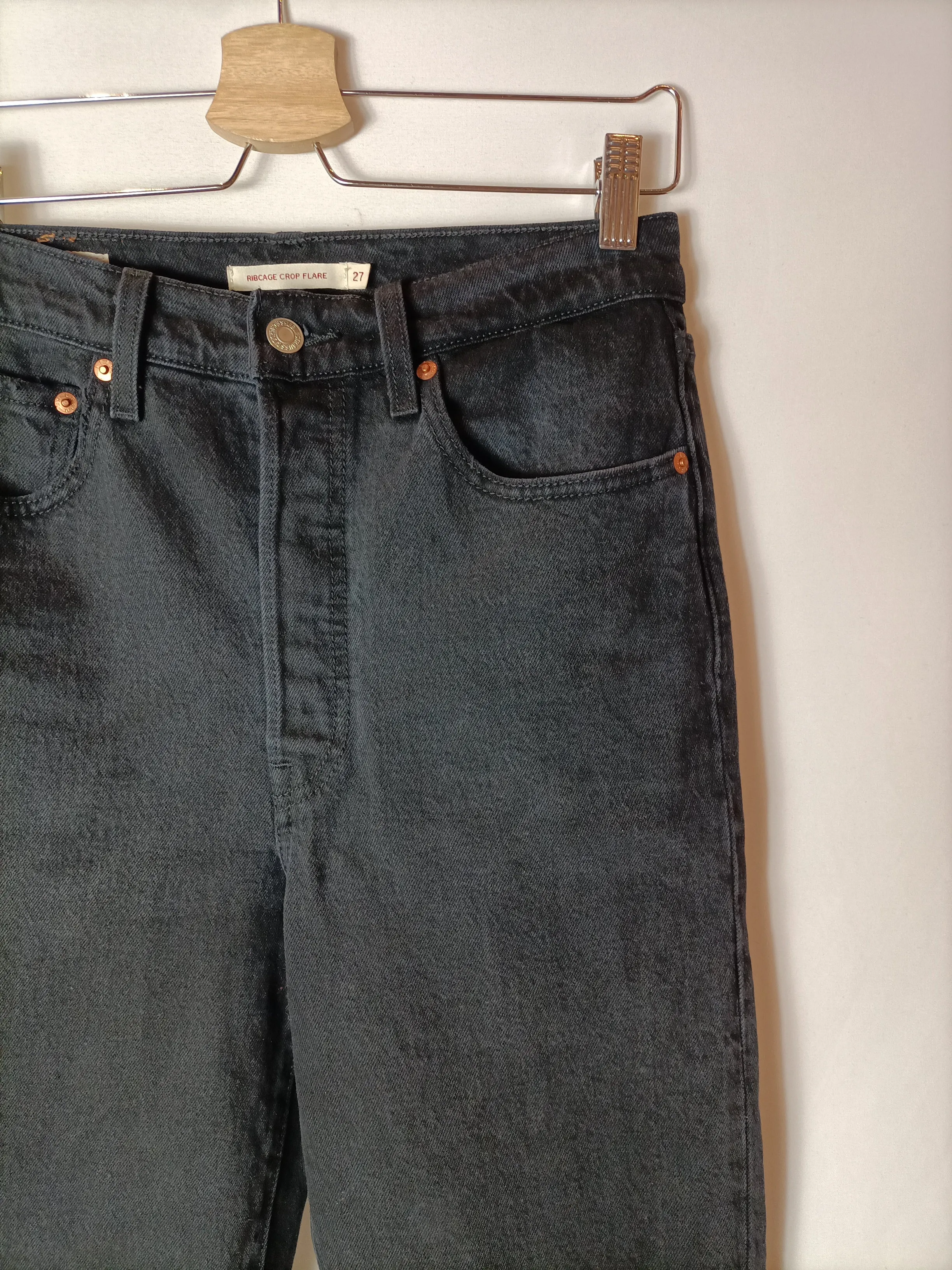 LEVI'S. Pantalón negro recto T.27(36)