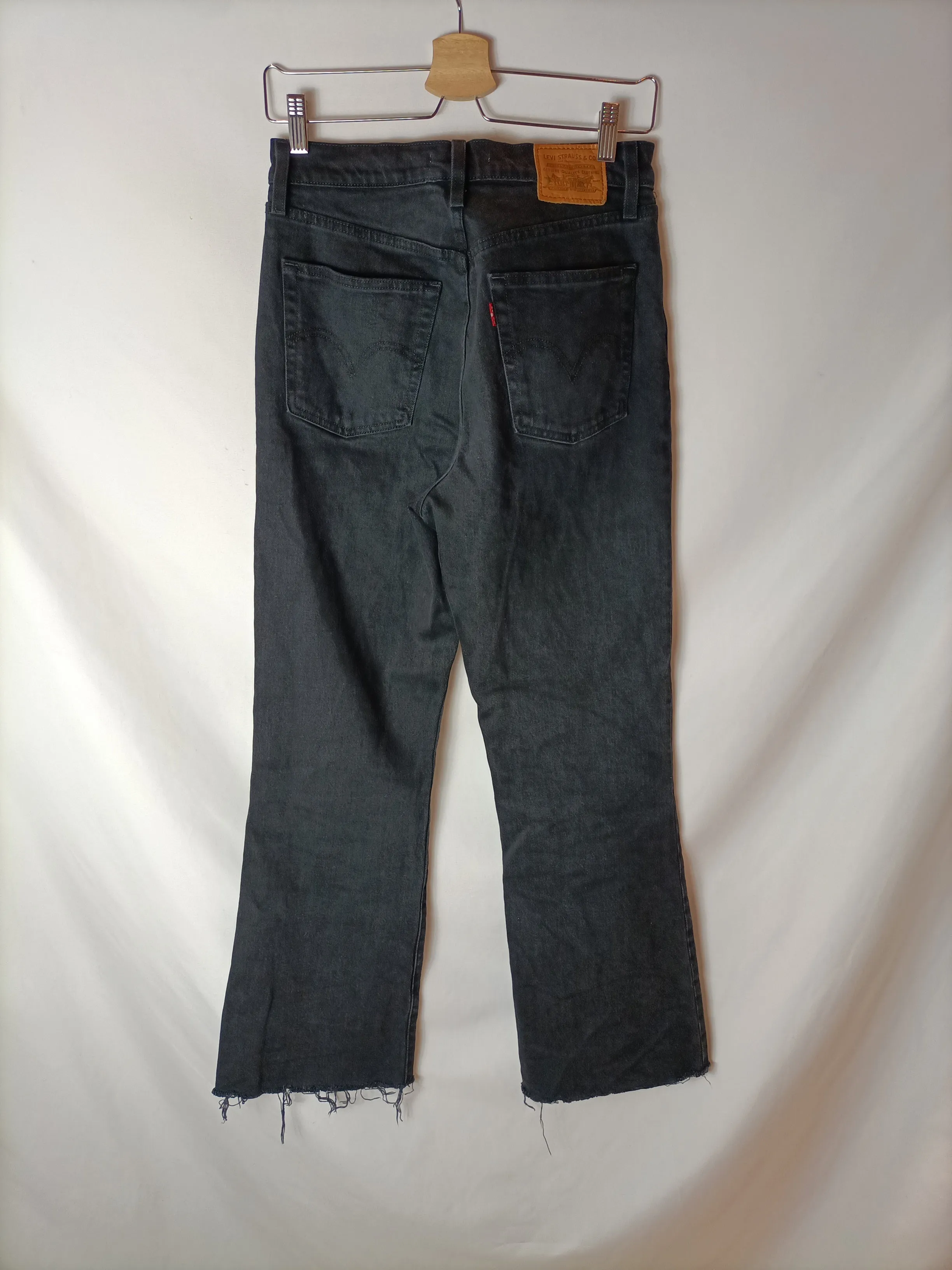 LEVI'S. Pantalón negro recto T.27(36)