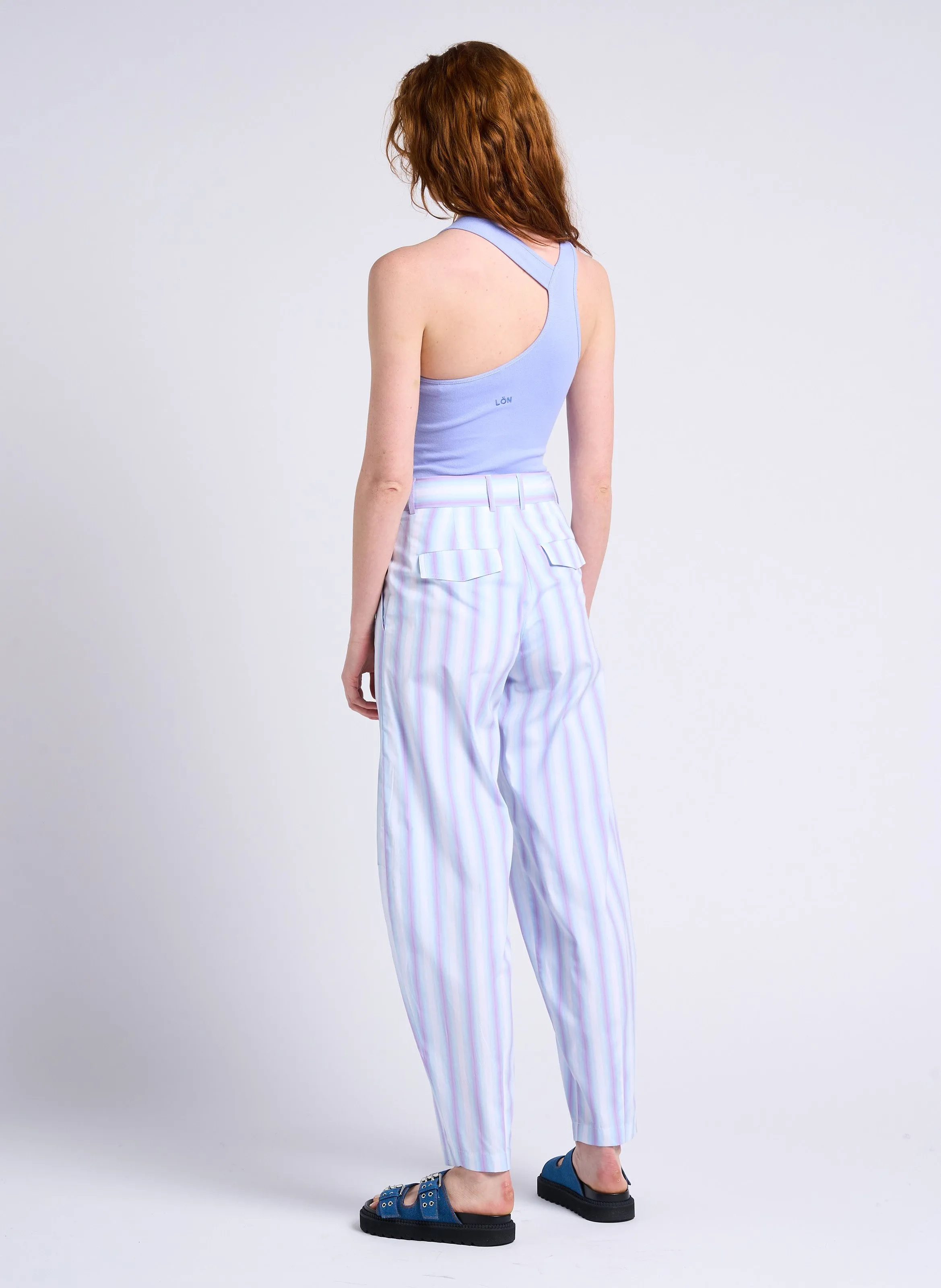 MARGAUX LONNBERG BEATTY  PANTALóN RECTO DE RAYAS EN VIOLETA