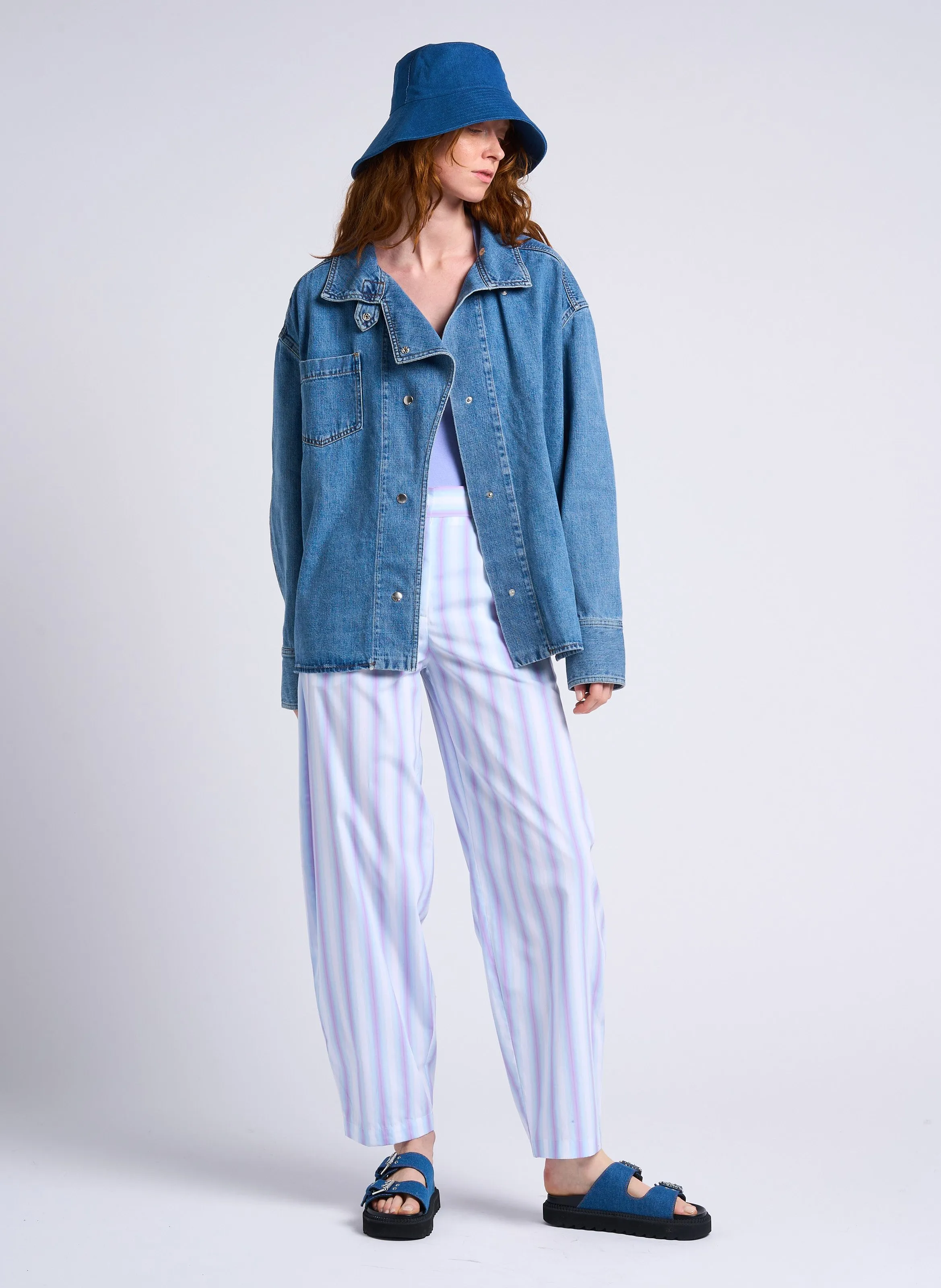 MARGAUX LONNBERG BEATTY  PANTALóN RECTO DE RAYAS EN VIOLETA