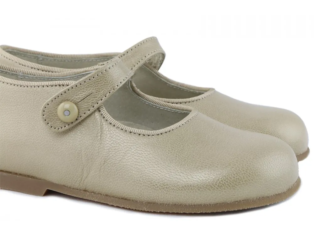 Mercedita piel camel moreda con botón Jeromín