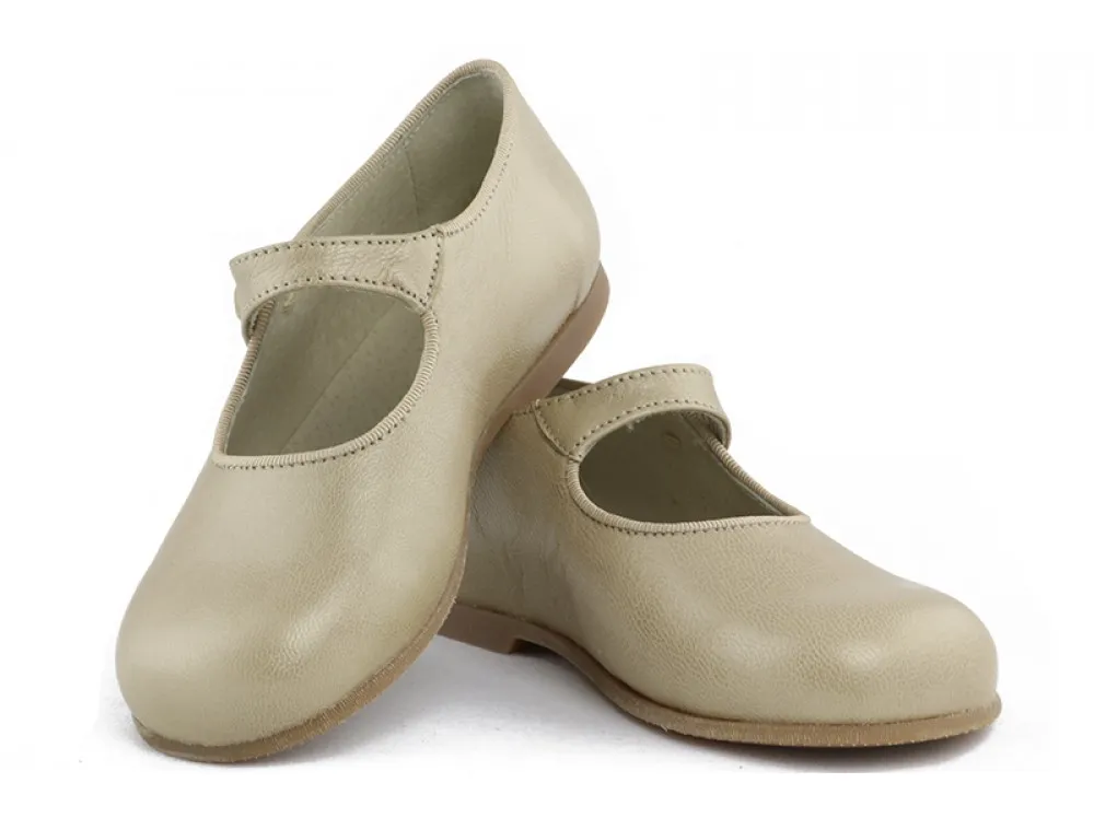 Mercedita piel camel moreda con botón Jeromín