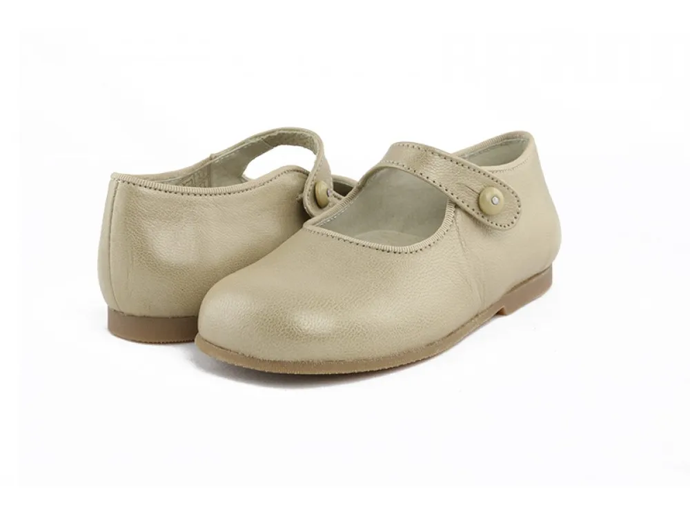 Mercedita piel camel moreda con botón Jeromín
