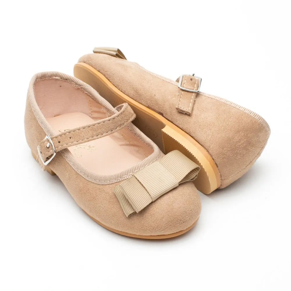Merceditas Niña Arena Modelo Zara
