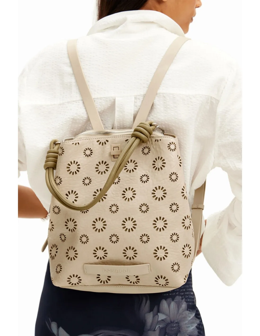 MOCHILA S MULTIPOSICIóN TROQUELADA DE DESIGUAL