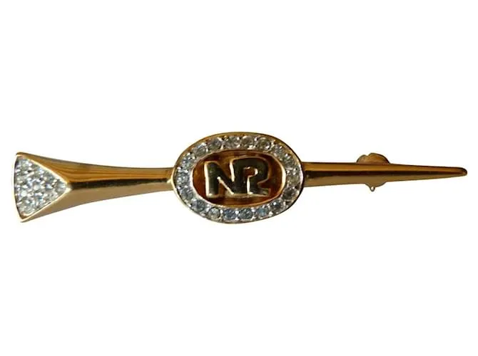 Nina Ricci Broche Blanco Gold hardware 