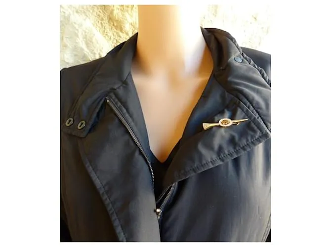 Nina Ricci Broche Blanco Gold hardware 