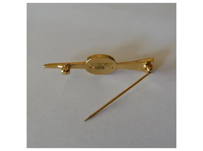 Nina Ricci Broche Blanco Gold hardware 