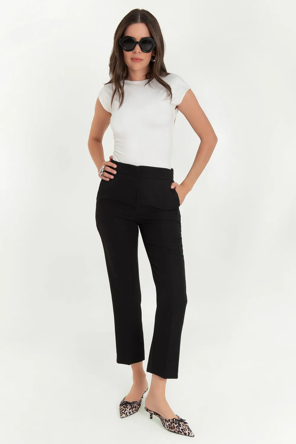 Pantalón ajustado cropped recto cintura alta