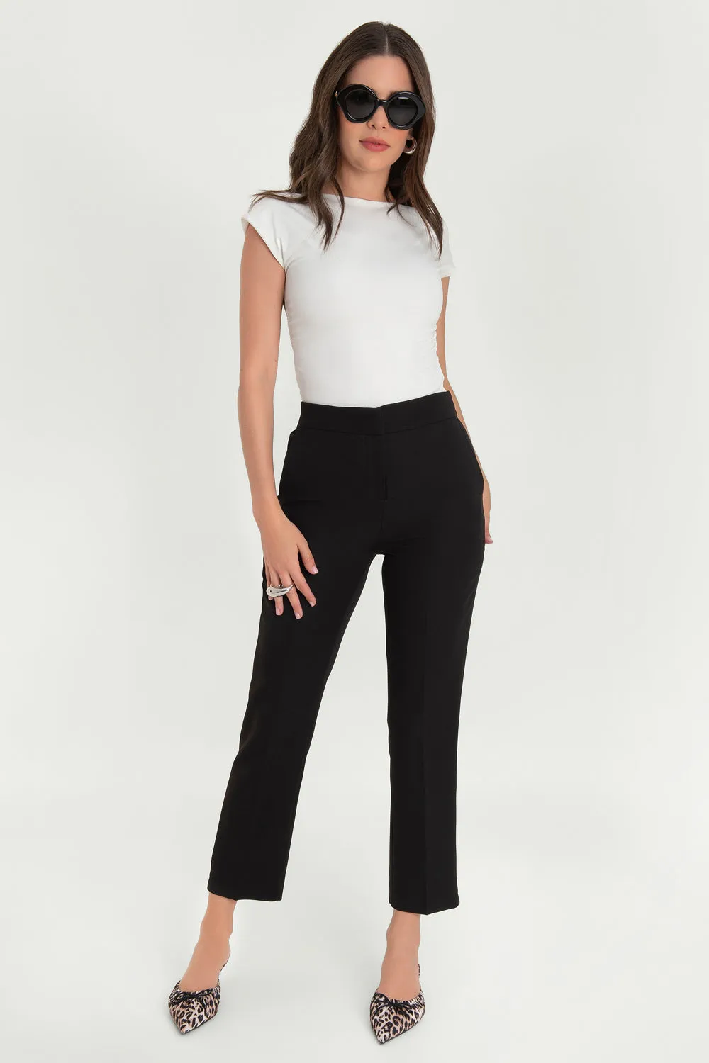 Pantalón ajustado cropped recto cintura alta
