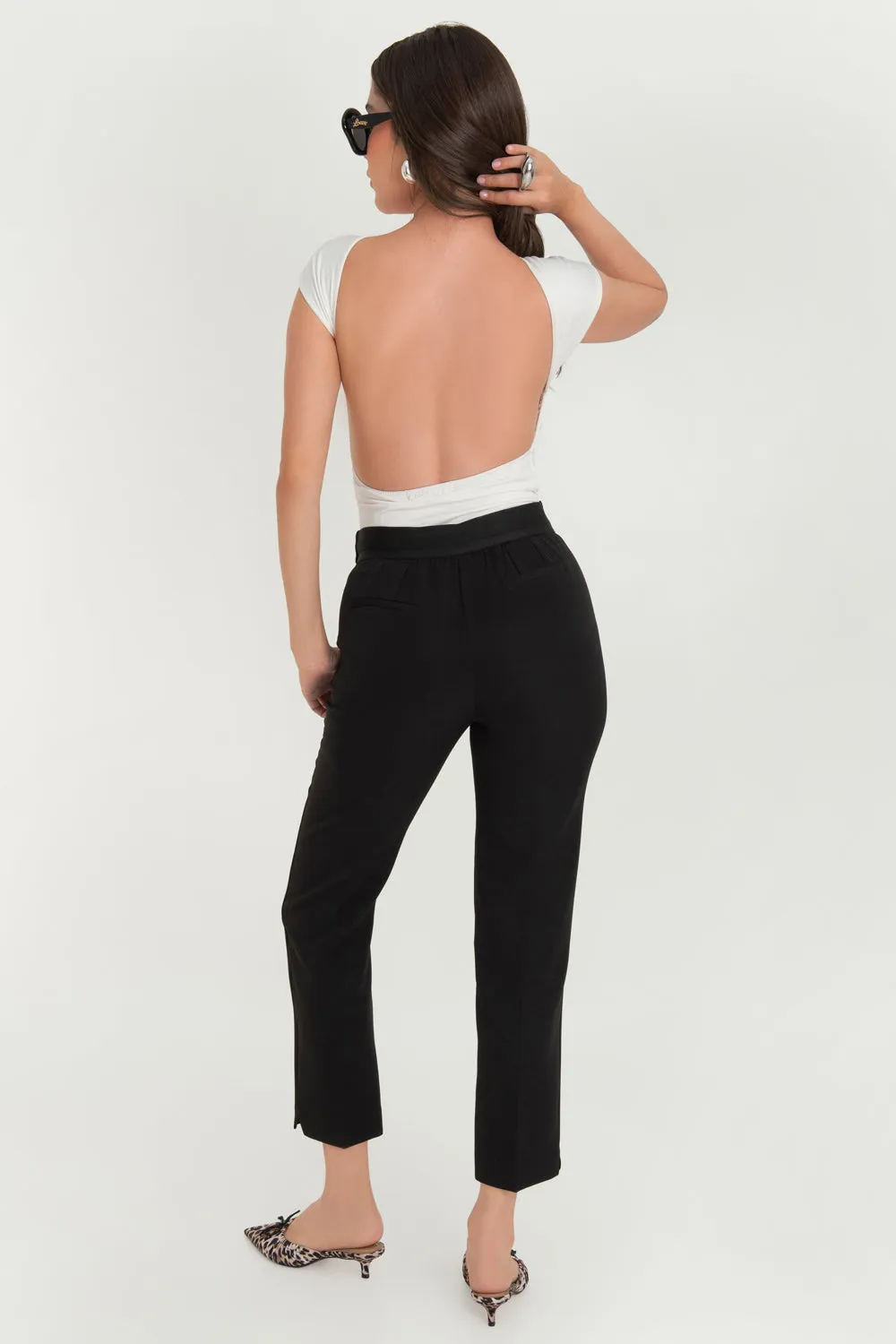 Pantalón ajustado cropped recto cintura alta