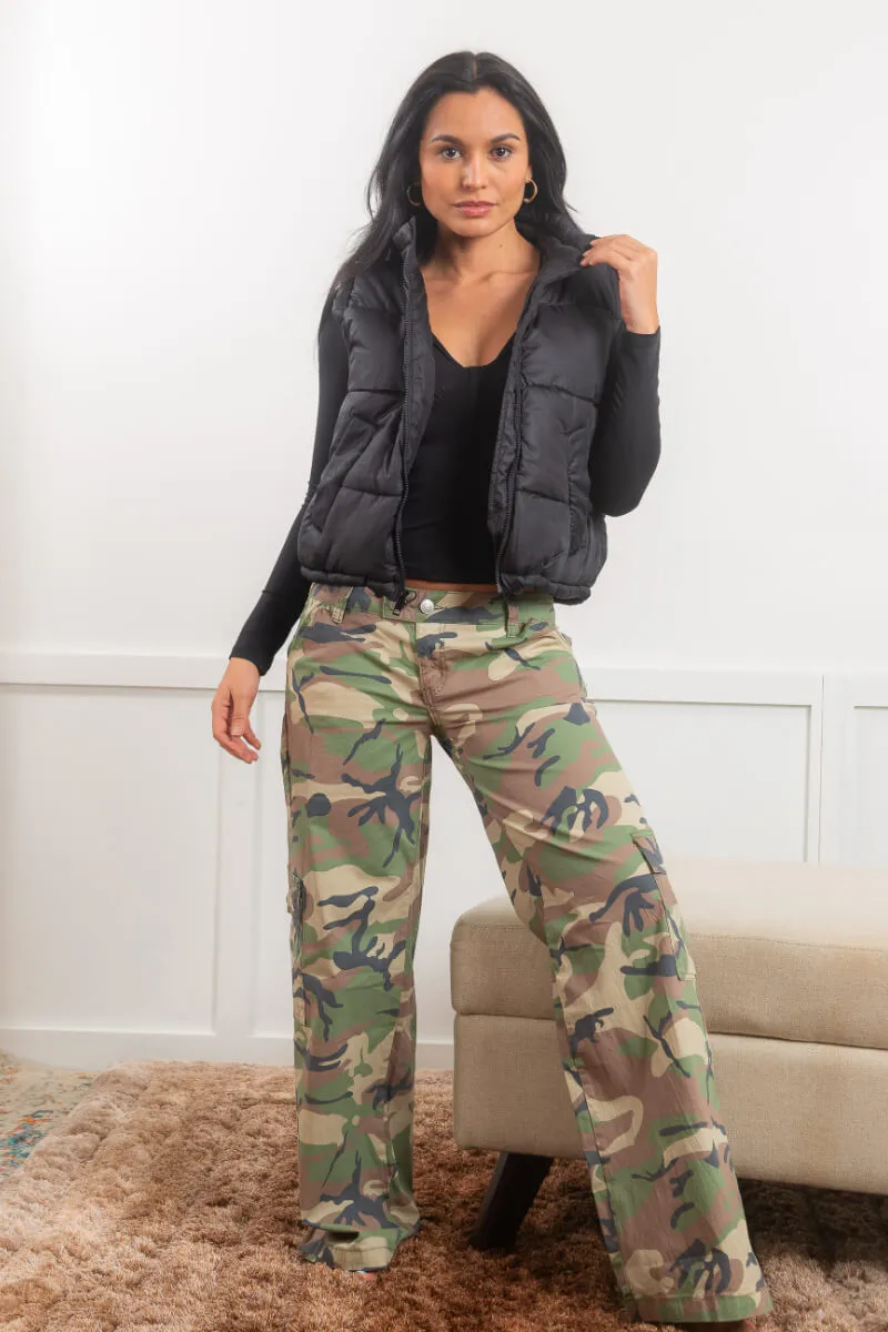 Pantalón con estampado camuflado