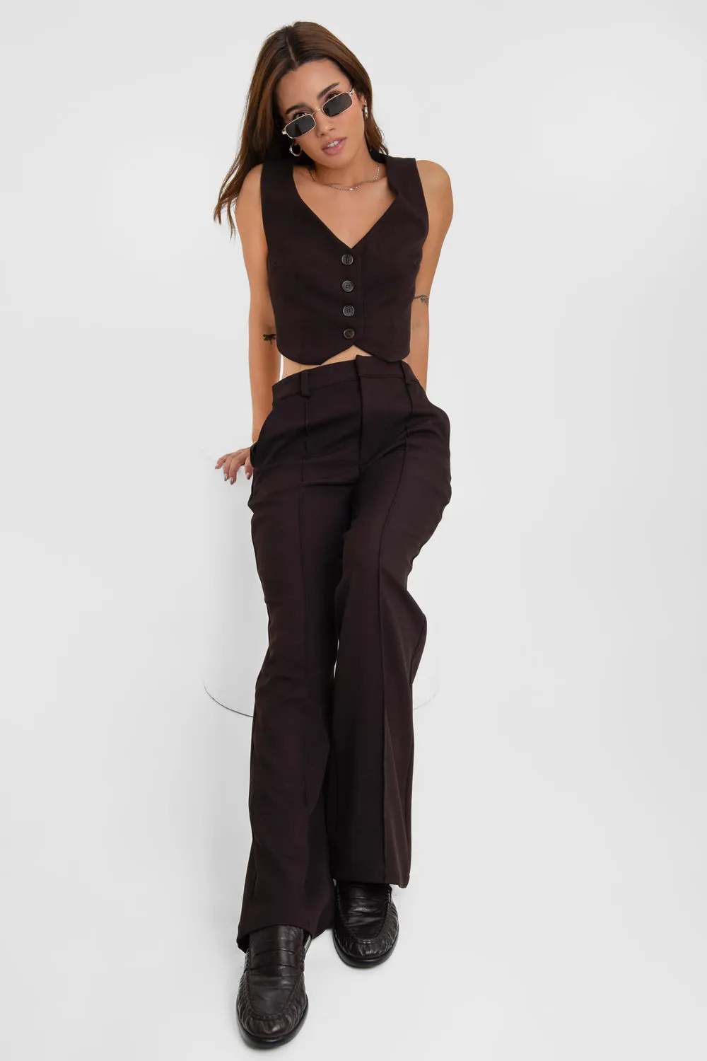 Pantalón de fit wide leg con raya